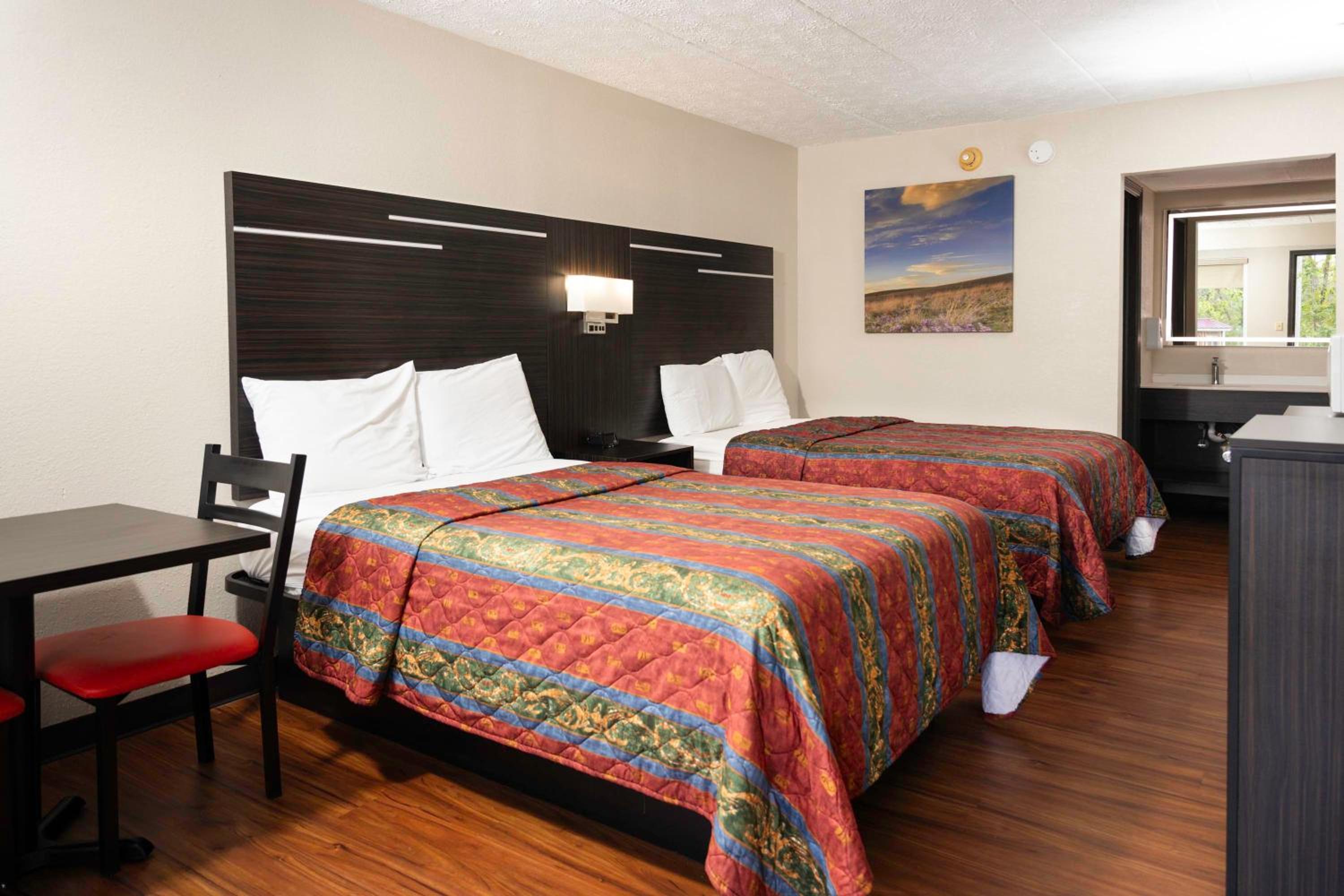Double Room with Two Double Beds - Photo 2