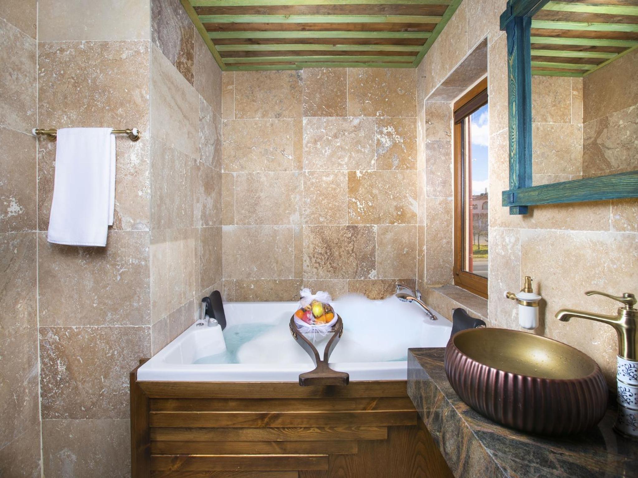 Deluxe Double Room with Bath photo 3