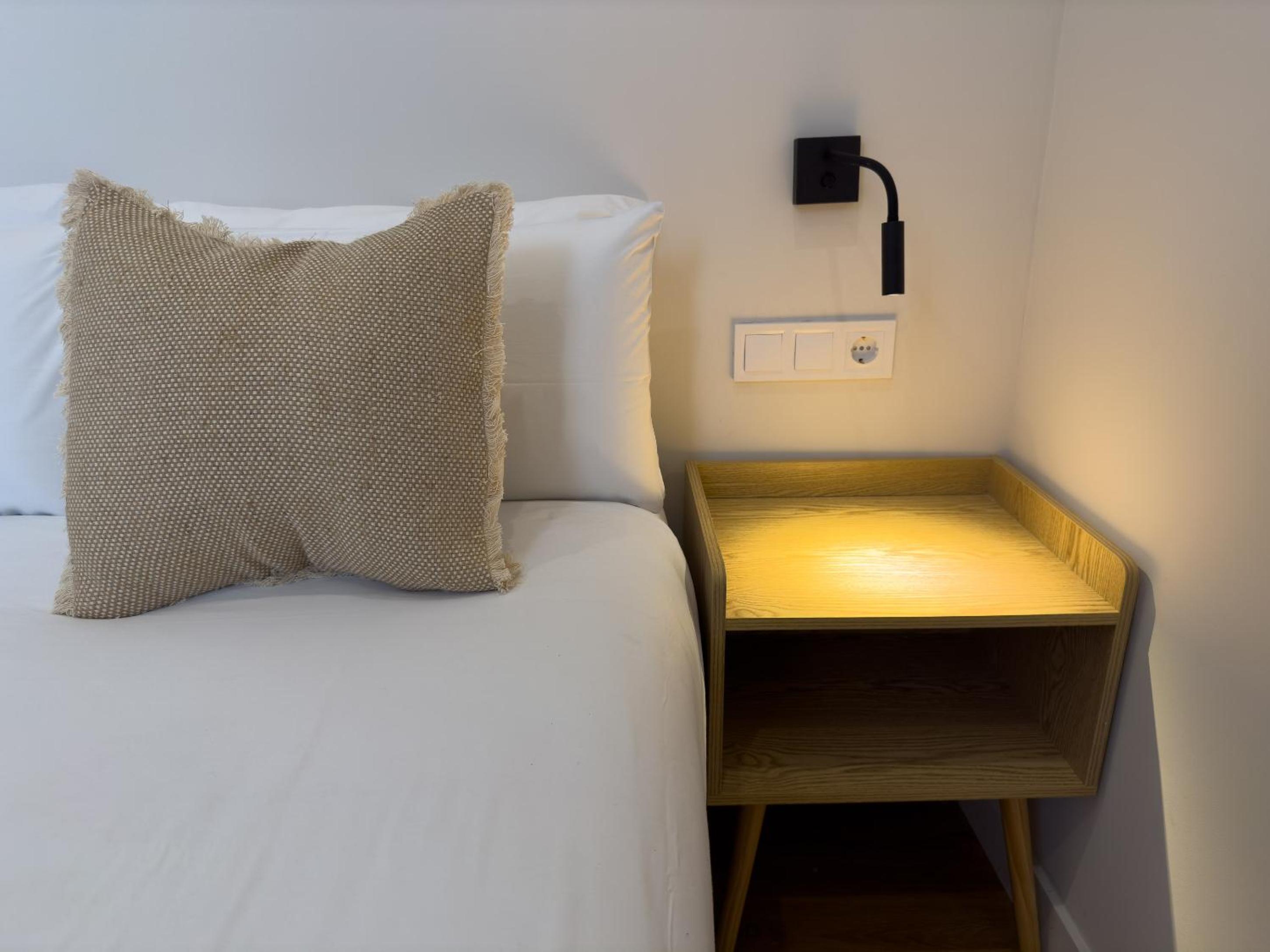 Standard Quadruple Room thumbnail 5