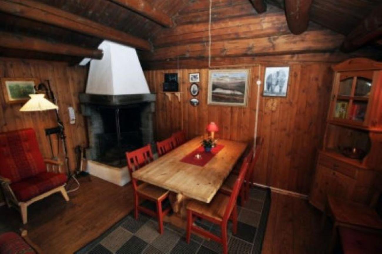 Four-Bedroom Apartment with Mountain View photo 3