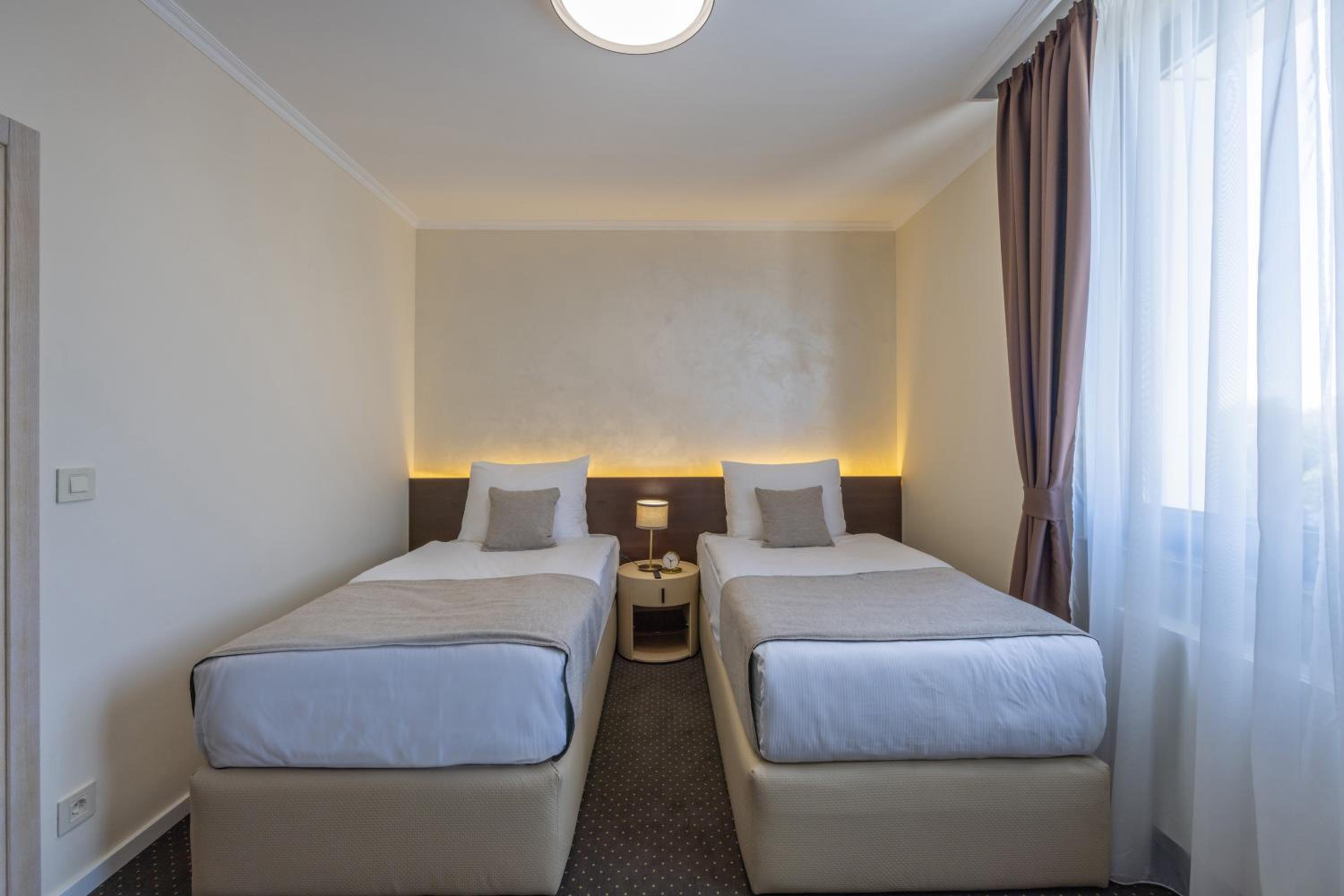 Twin Room - Photo 4