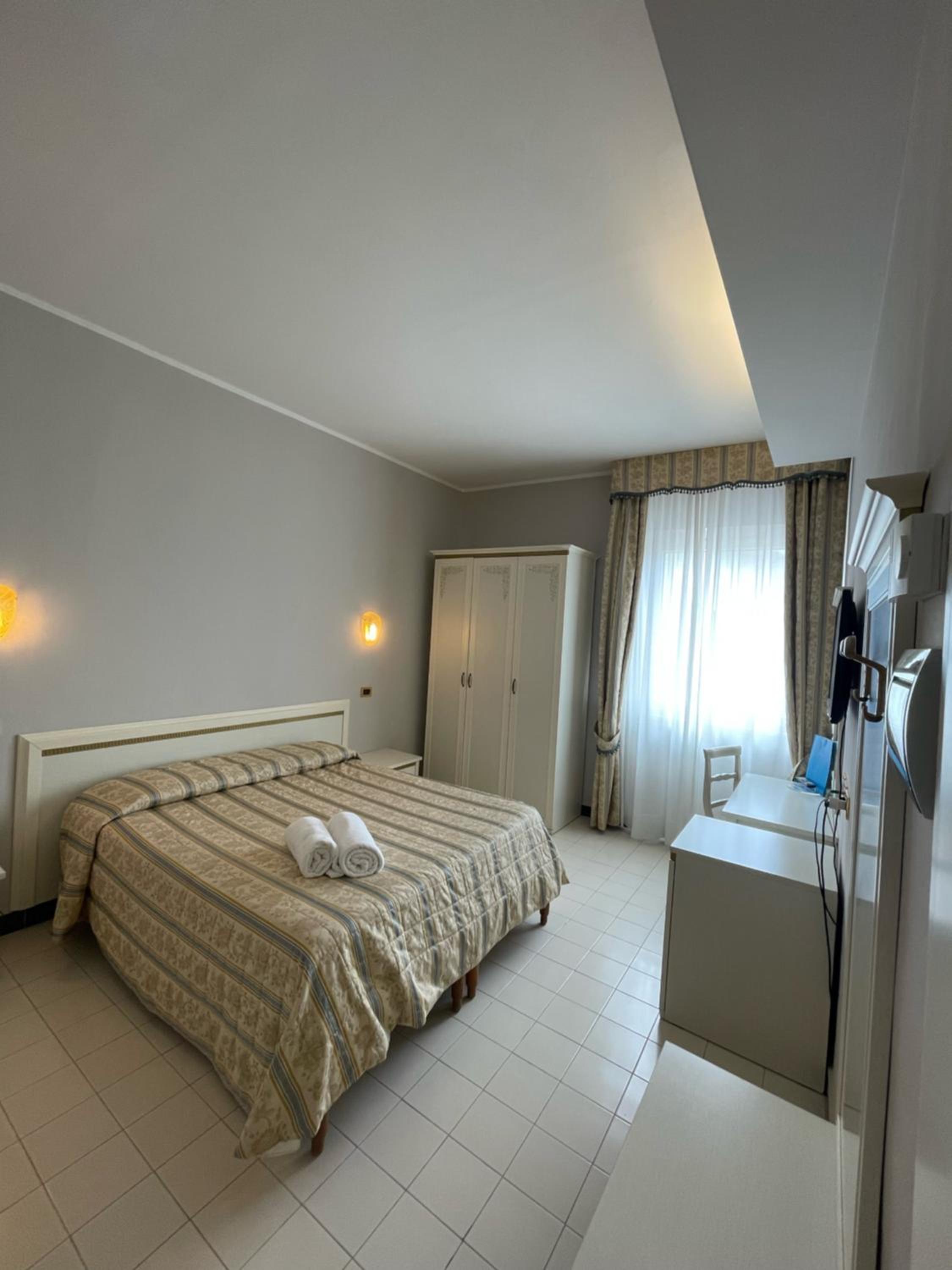 Standard Double Room - Photo 1