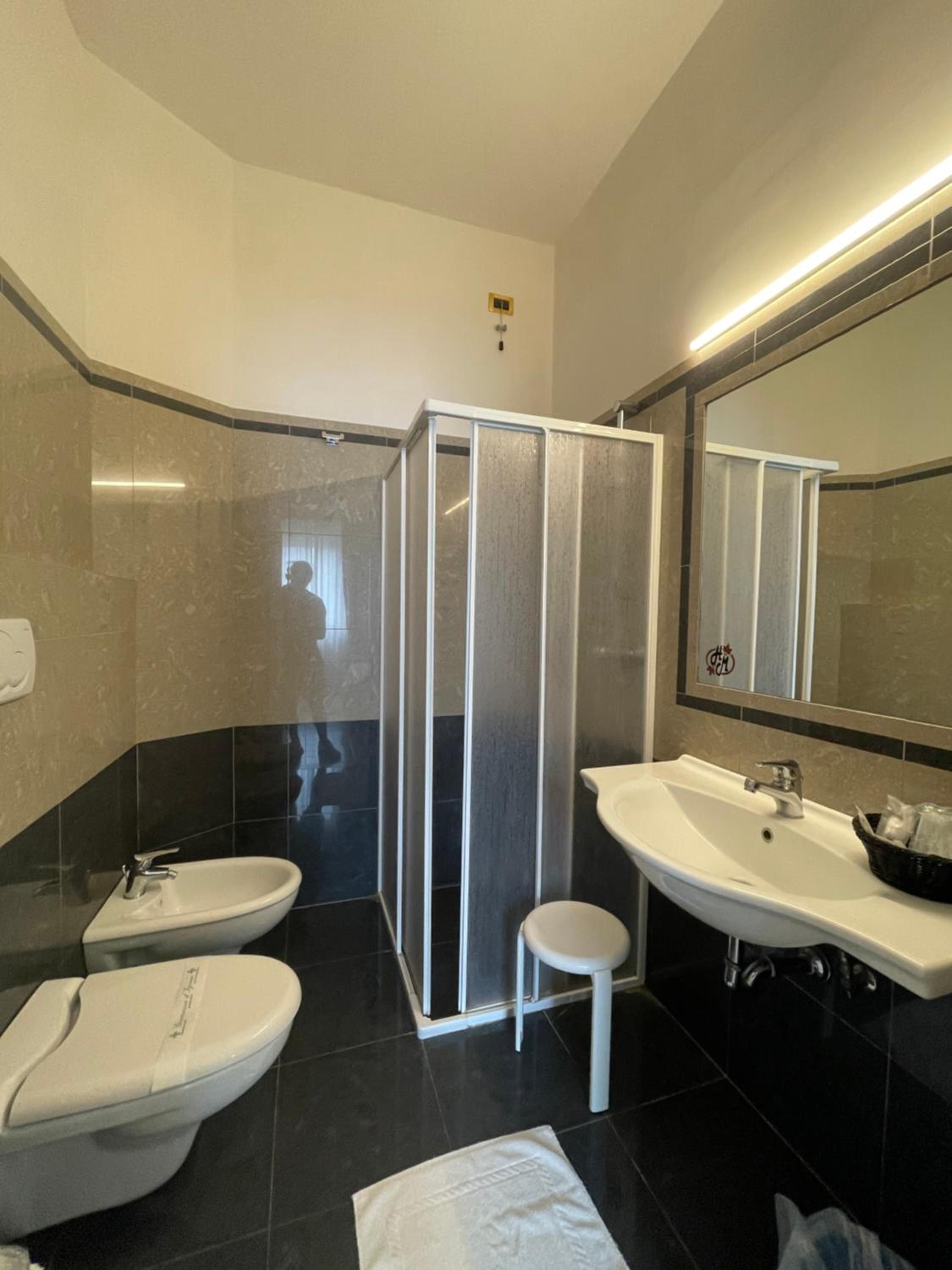 Standard Double Room - Photo 2