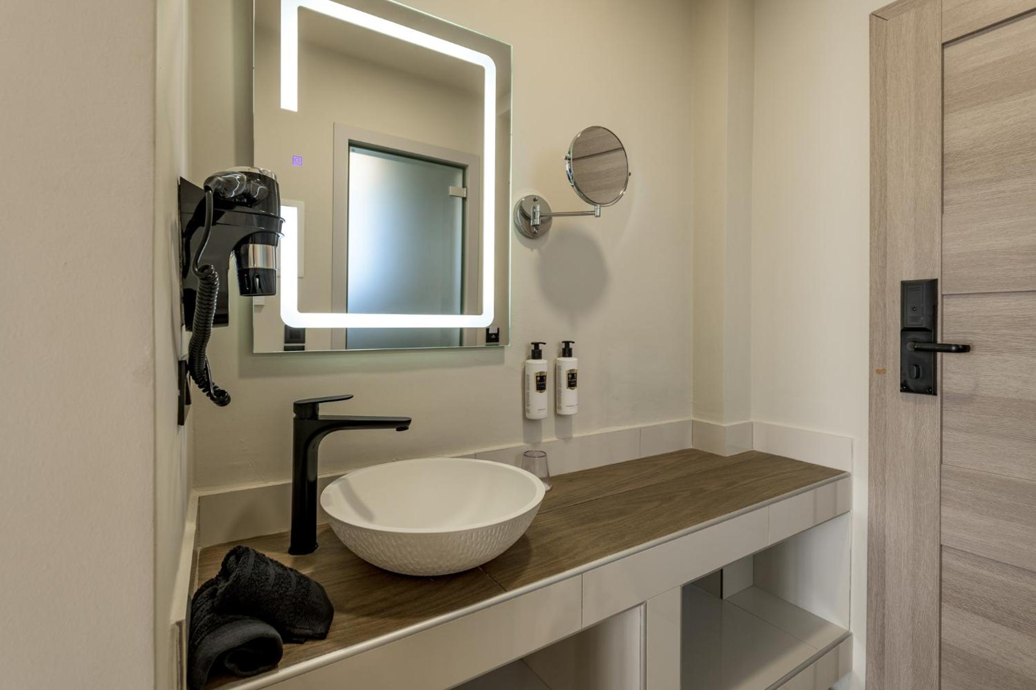 Suite with Spa Bath photo 3