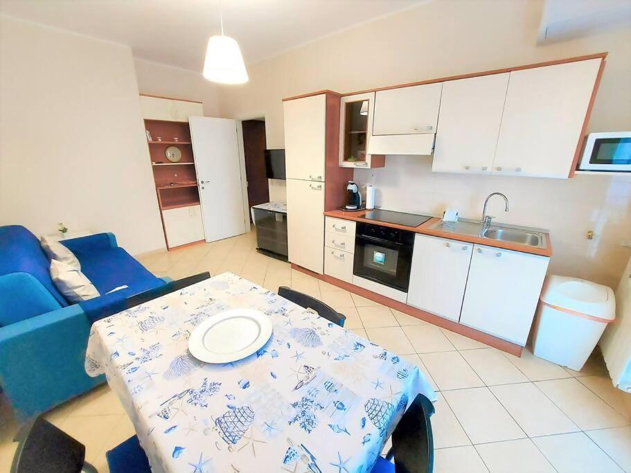 Apartment with Balcony photo 2