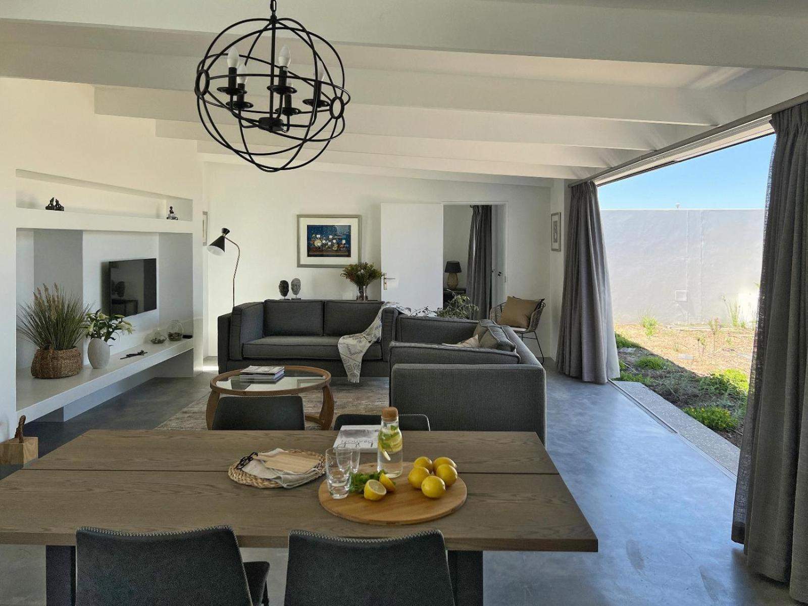 Deluxe Cottage 8