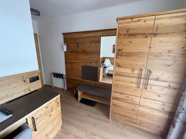 Single Room with Balcony photo 3