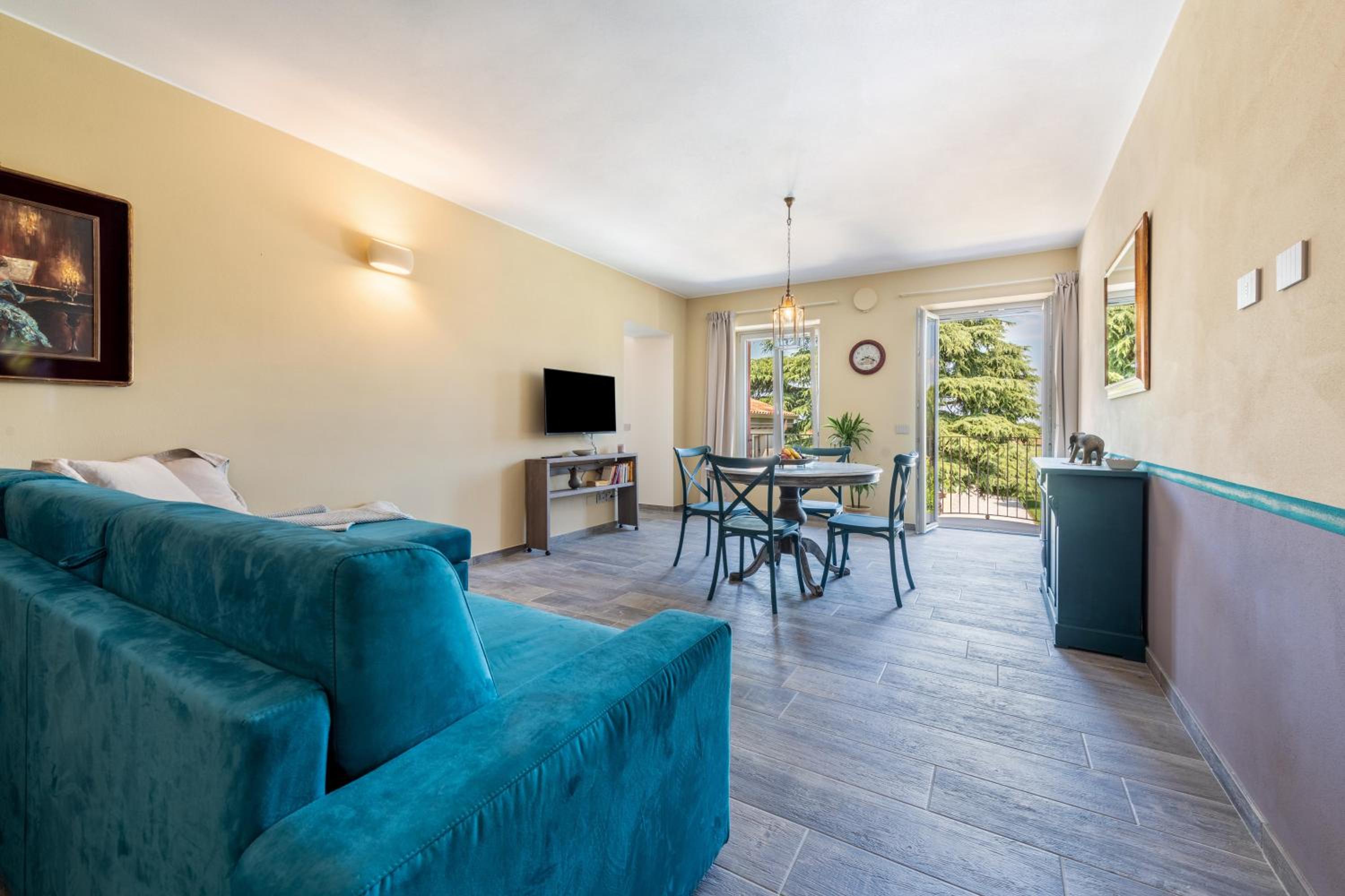 Superior One-Bedroom Apartment with Balcony