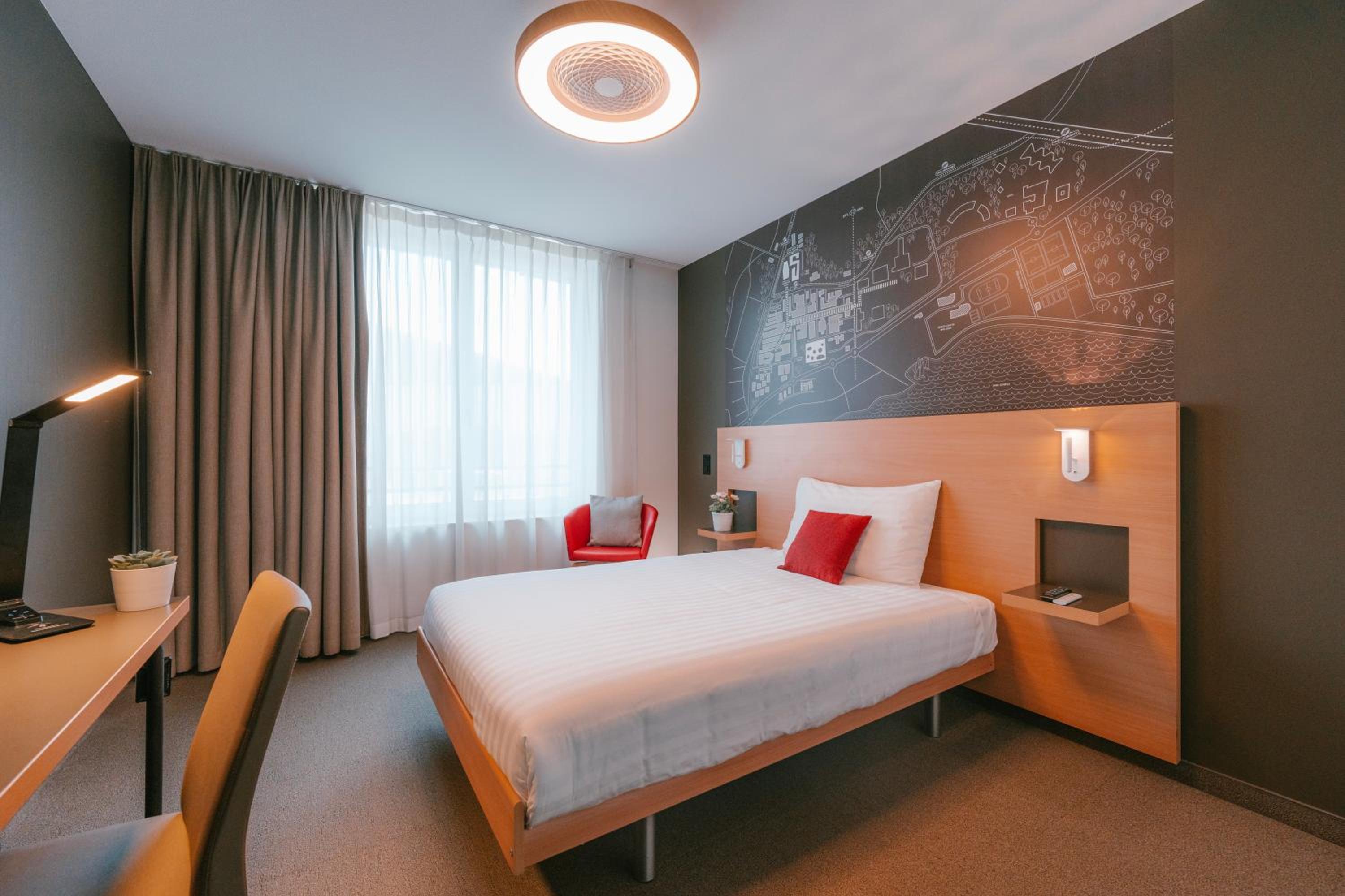 Basic Single Room with double bed photo 1