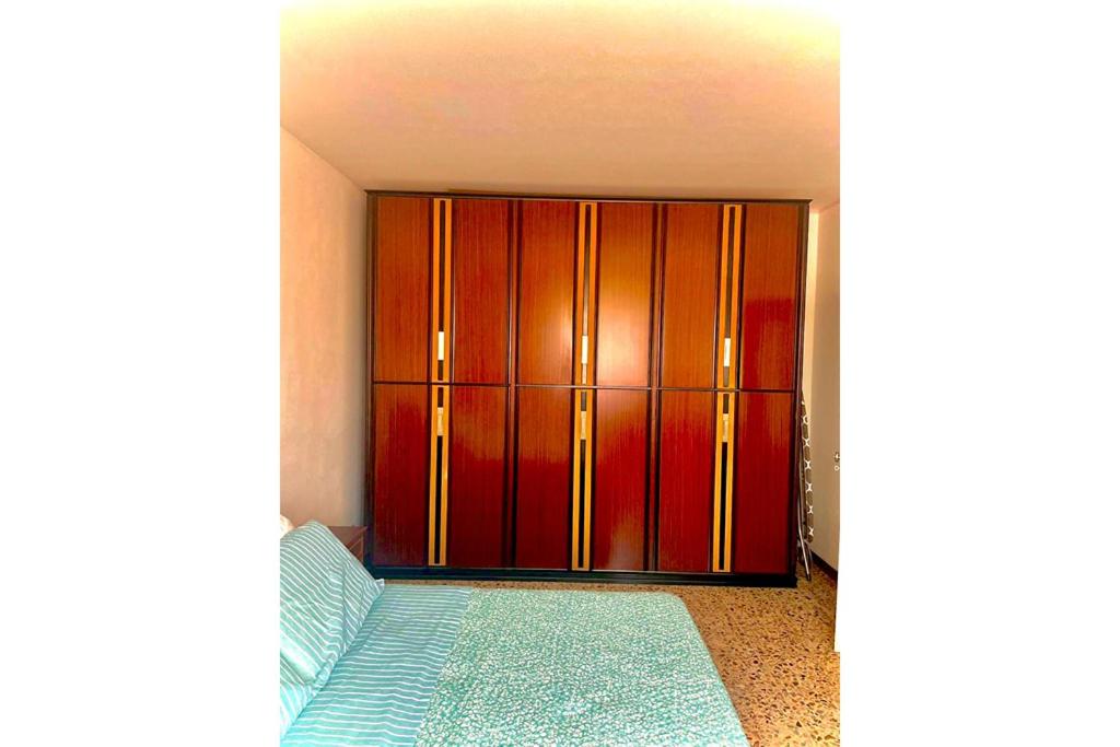 One-Bedroom Apartment With Balcony And Mountain View   photo 2
