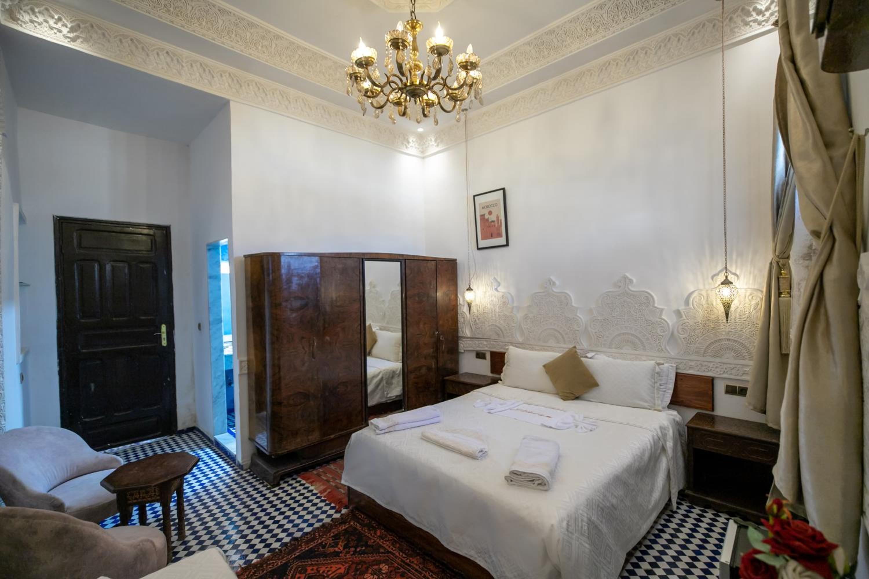 Deluxe Double Room - Photo 8