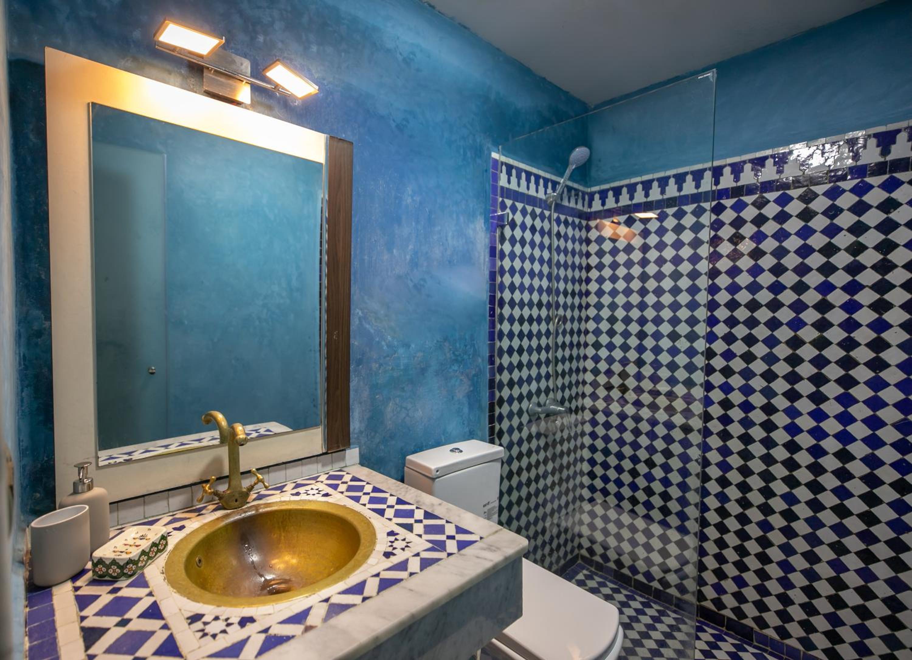 Deluxe Double Room - Photo 9