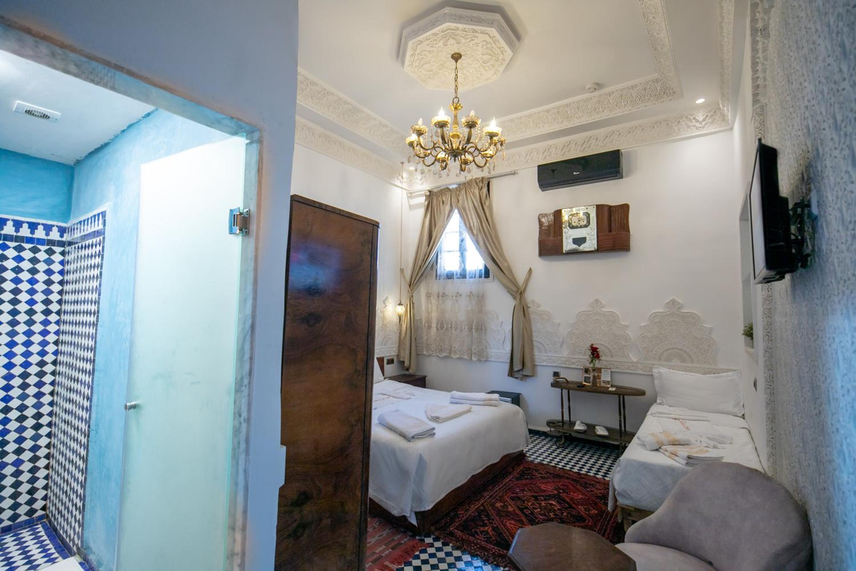 Deluxe Double Room - Photo 12
