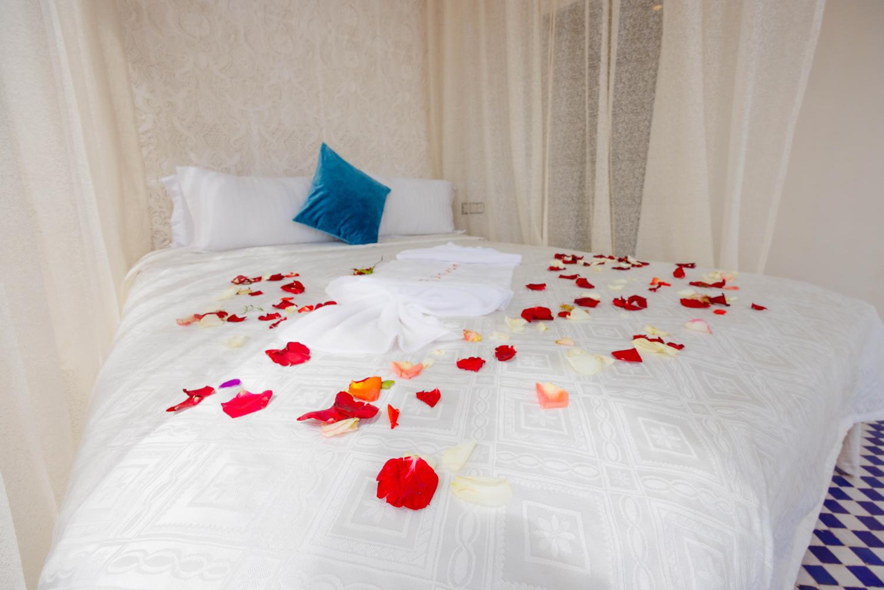King Room with Balcony - Photo 8