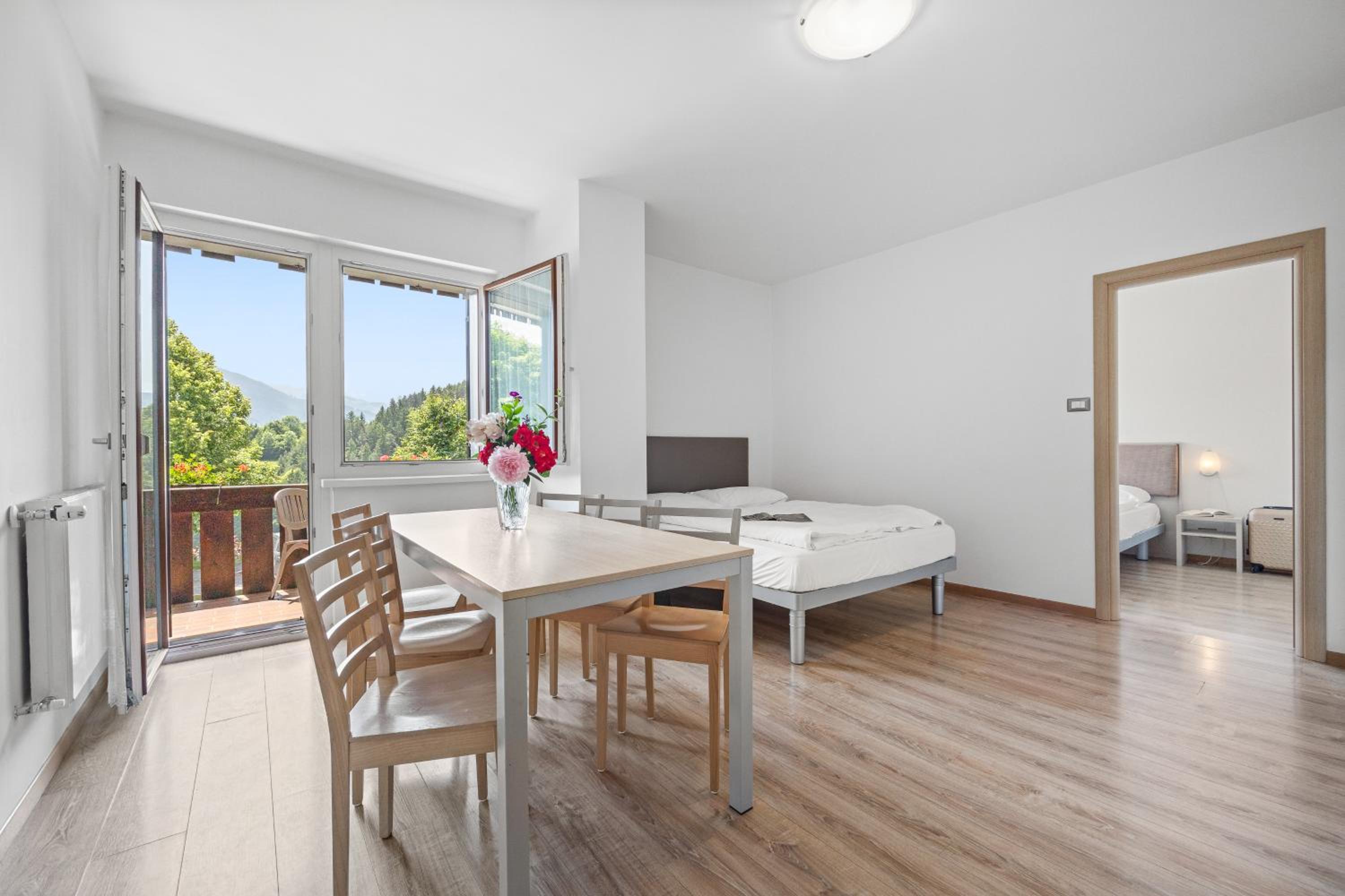 Two-Bedroom Apartment with Mountain View (6 people)