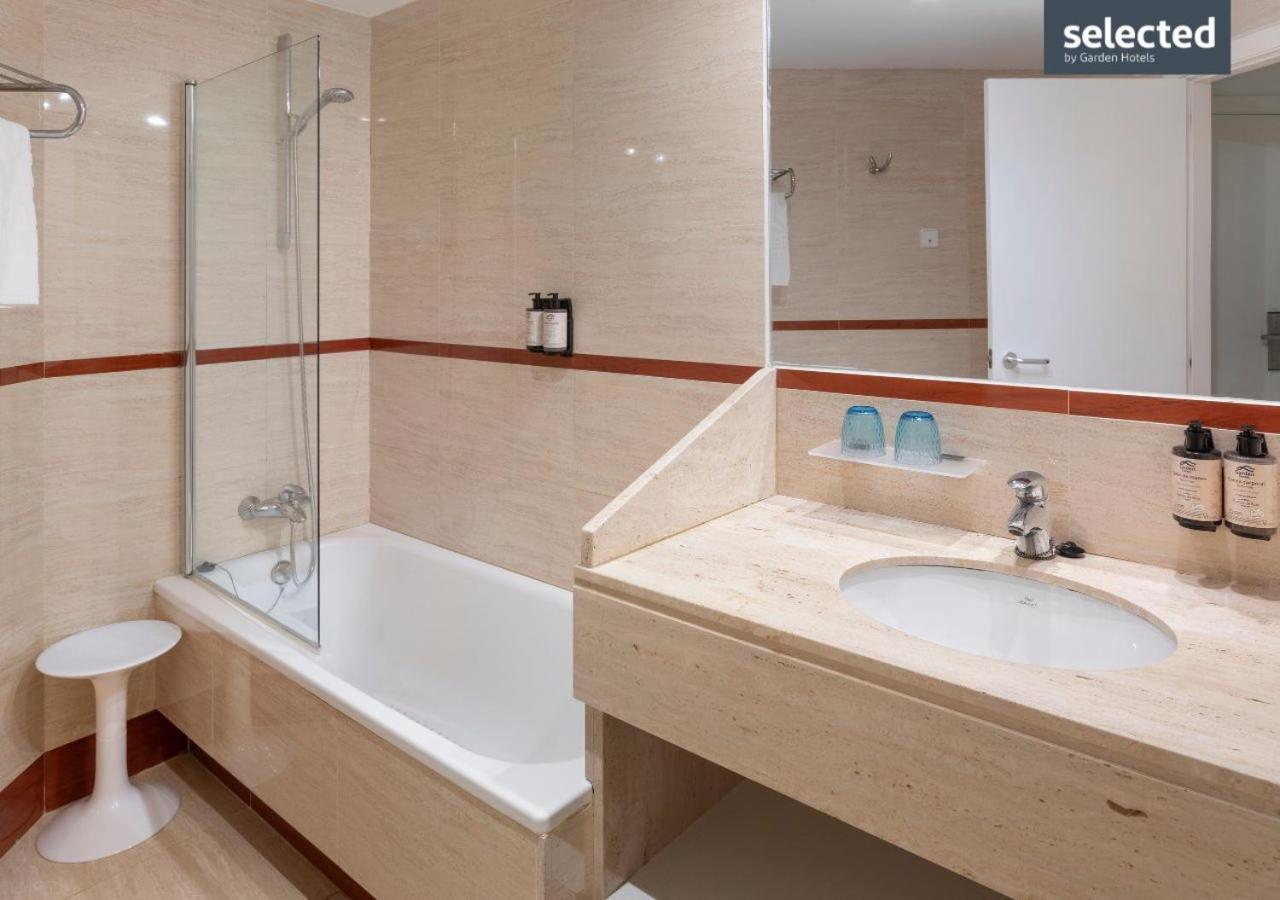 Deluxe One-Bedroom Apartment with Ocean Views and Hot Tub - Selected Club