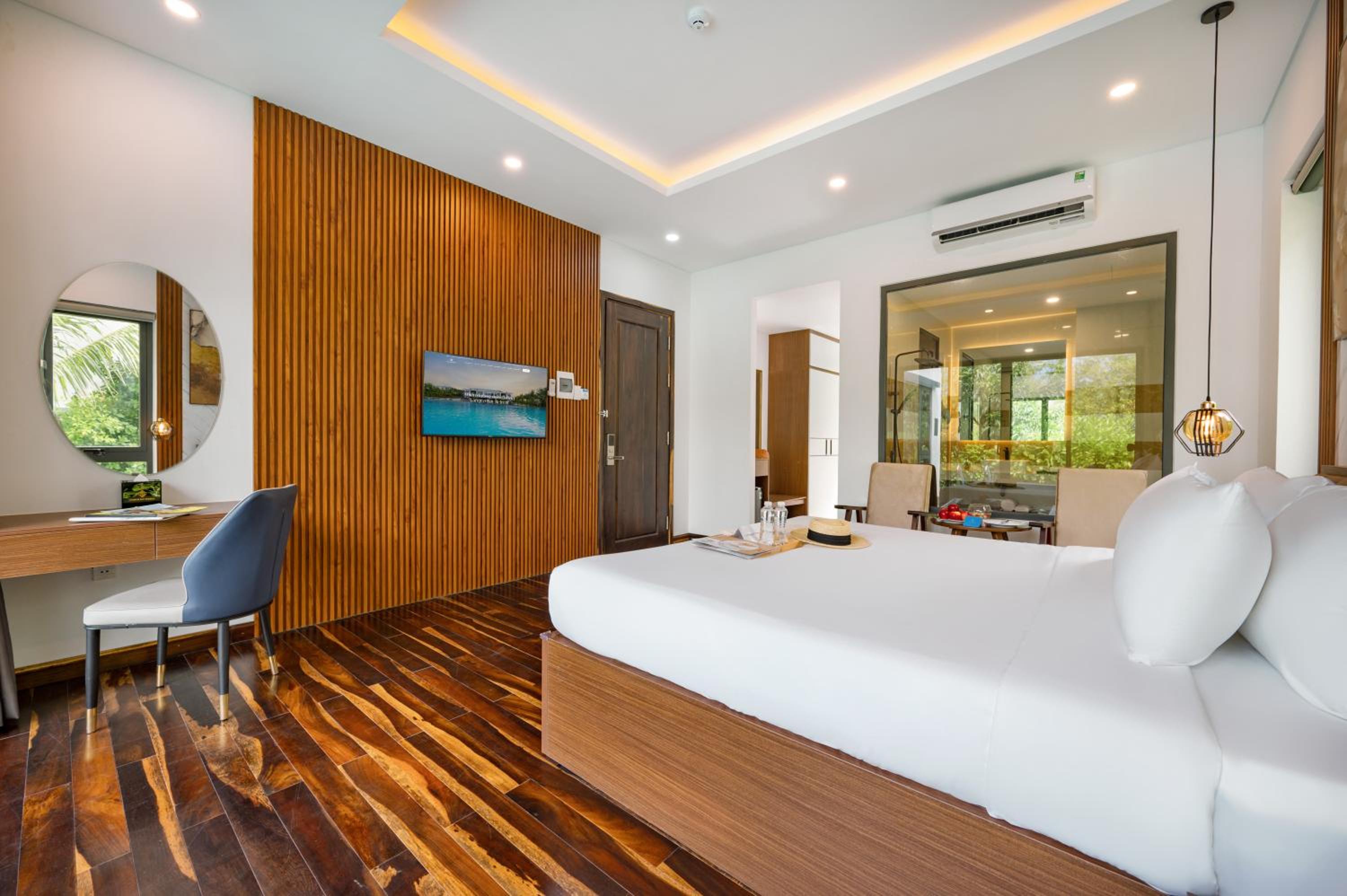 Three-Bedroom Villa With Private Pool And Garden View - Photo 6