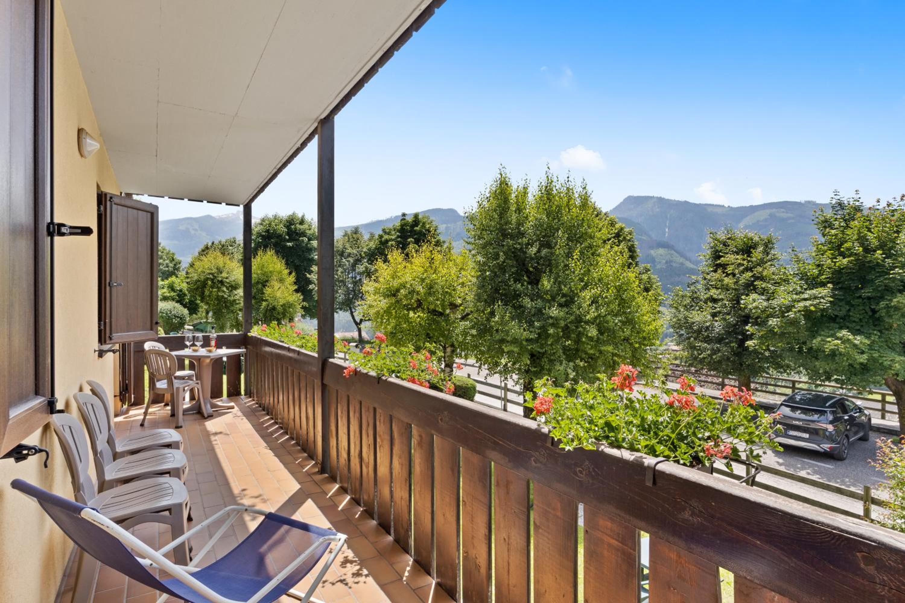 One-Bedroom Apartment with mountain view (5 people) photo 2