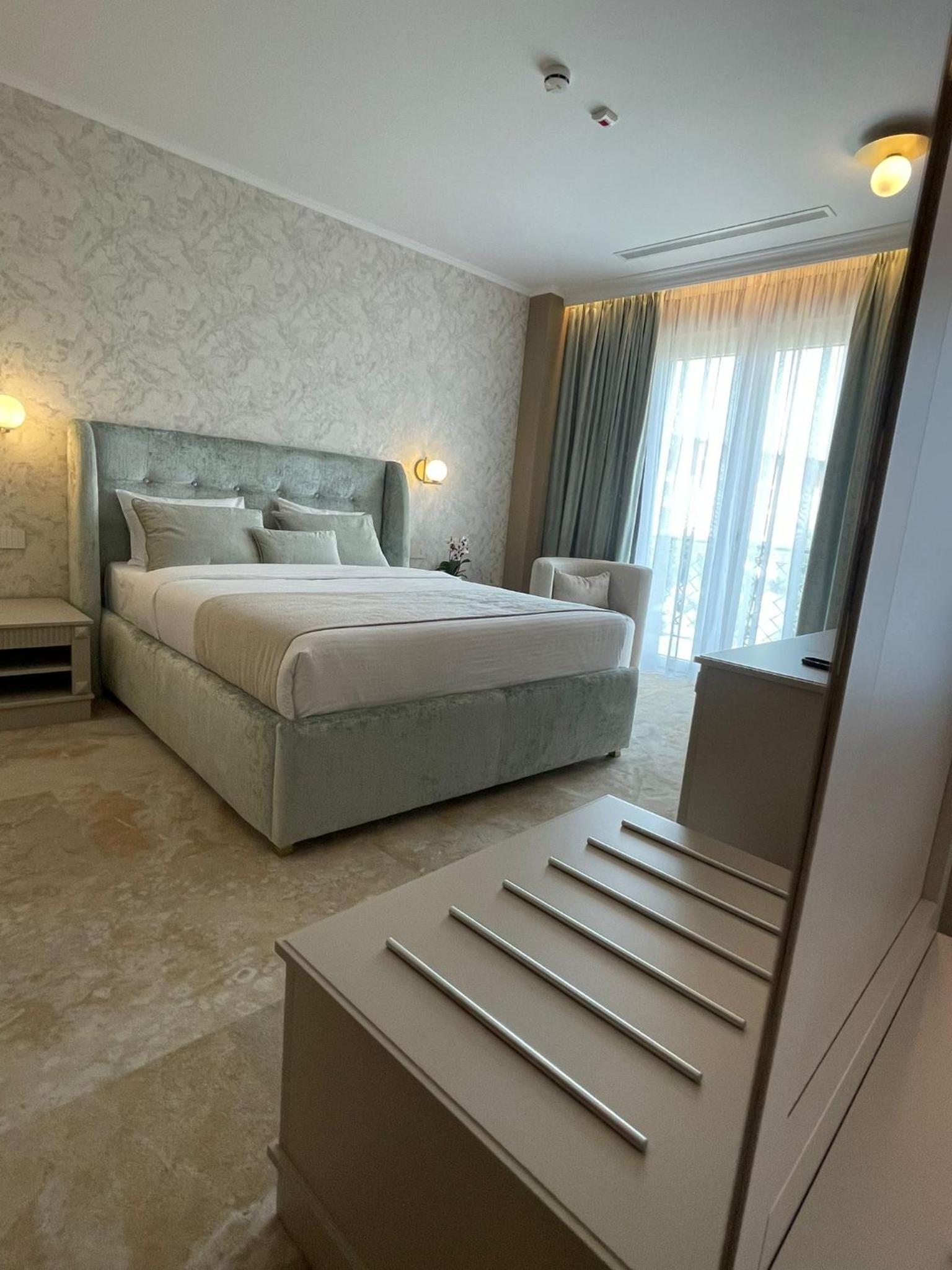 Deluxe Double or Twin Room photo 3