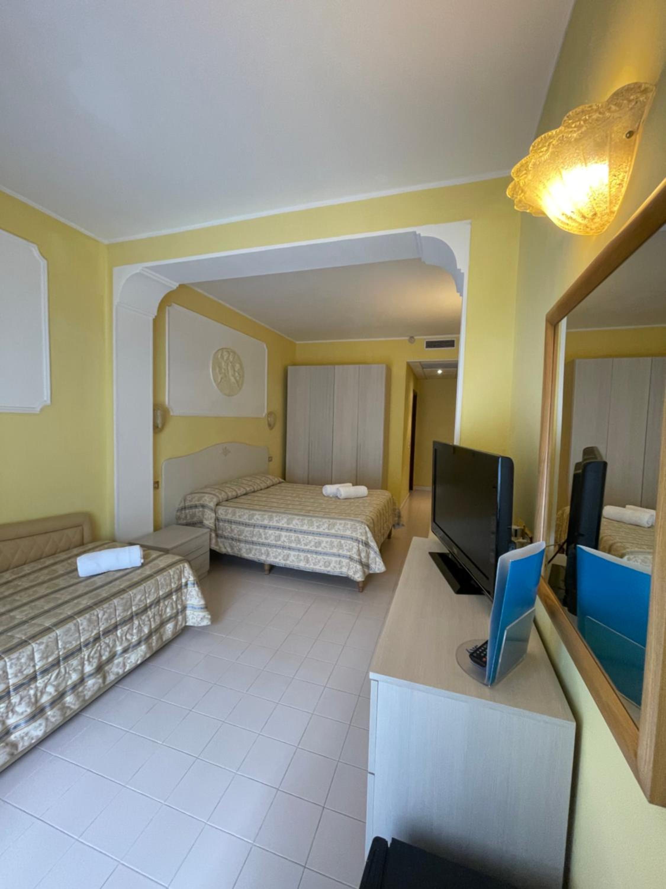 Economy Double Room - Photo 4
