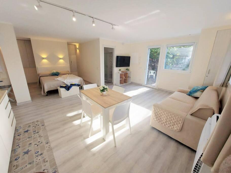 Apartment with Garden View