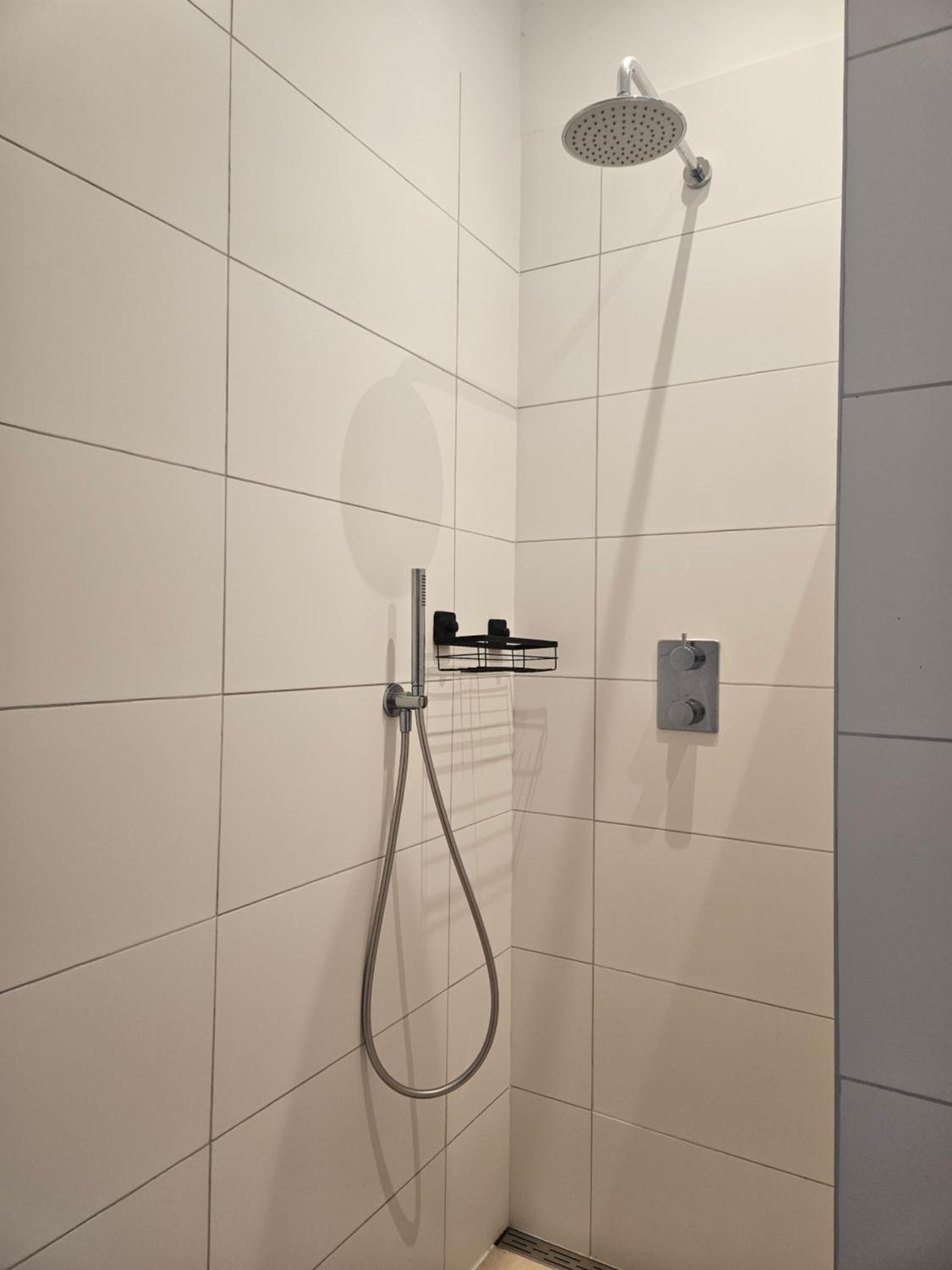 Twin Room with Shower - Photo 7