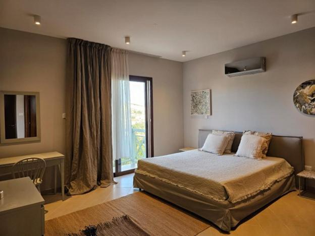Three-Bedroom Villa photo 1