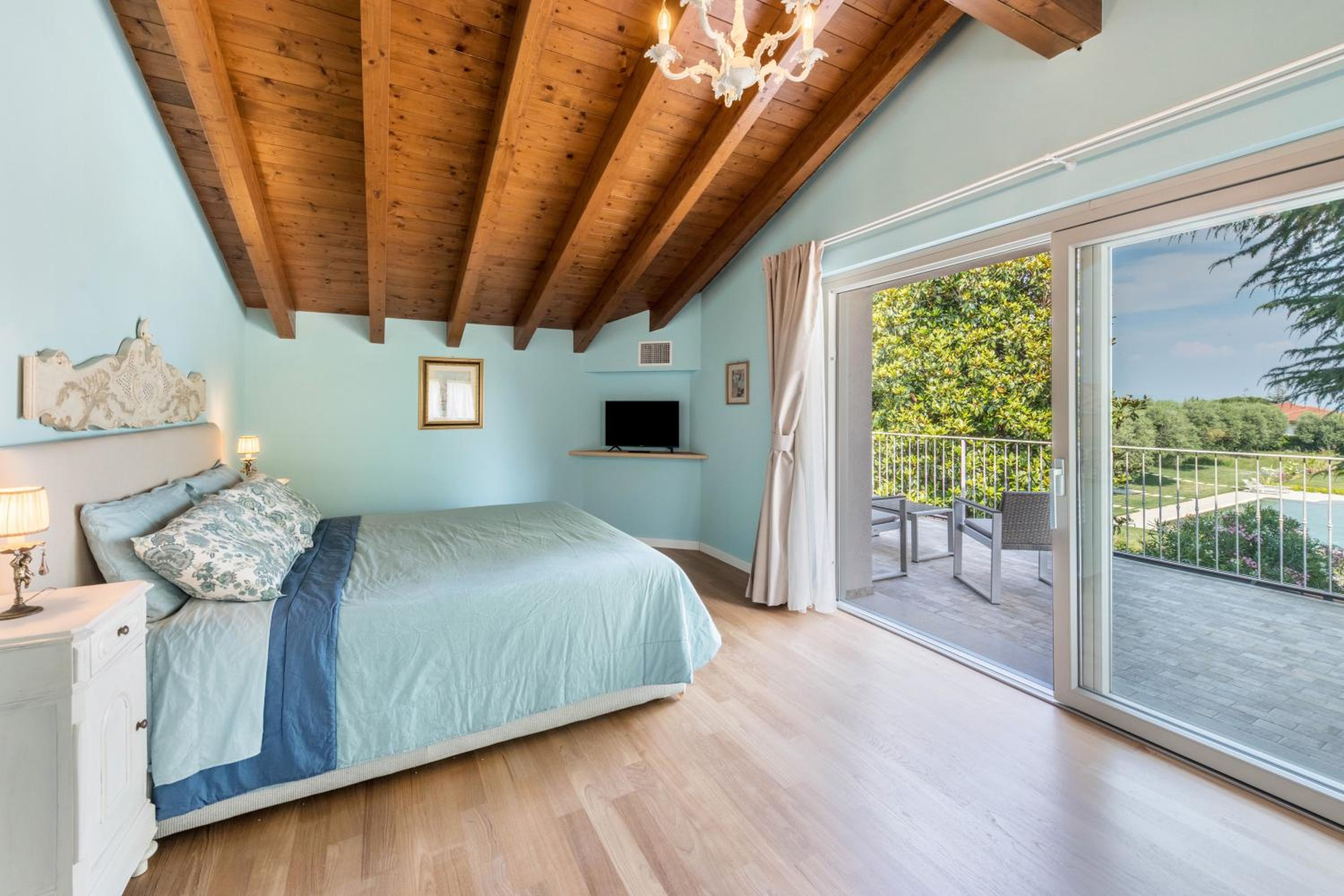 One-Bedroom House photo 1