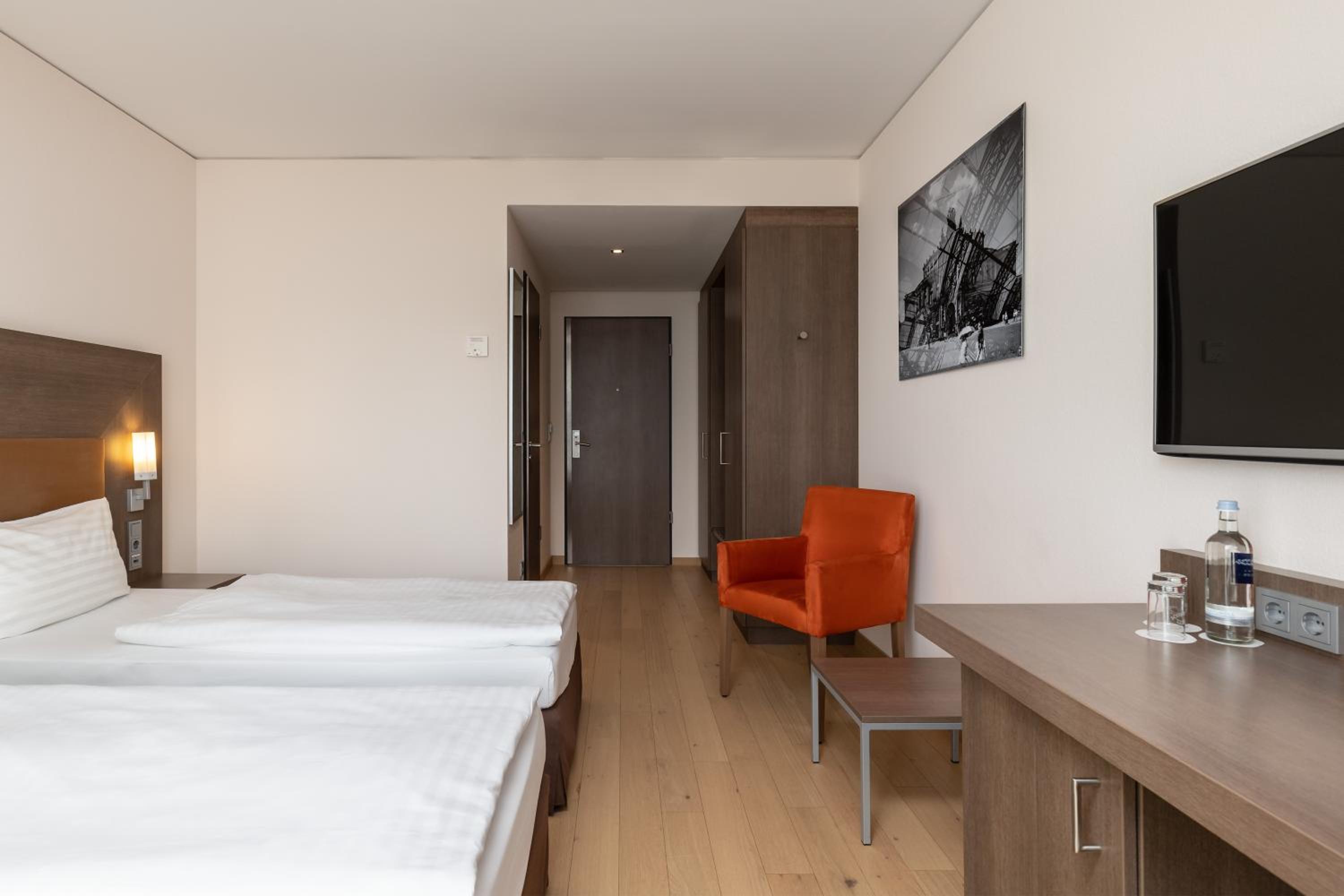 Standard Twin Room - Photo 3