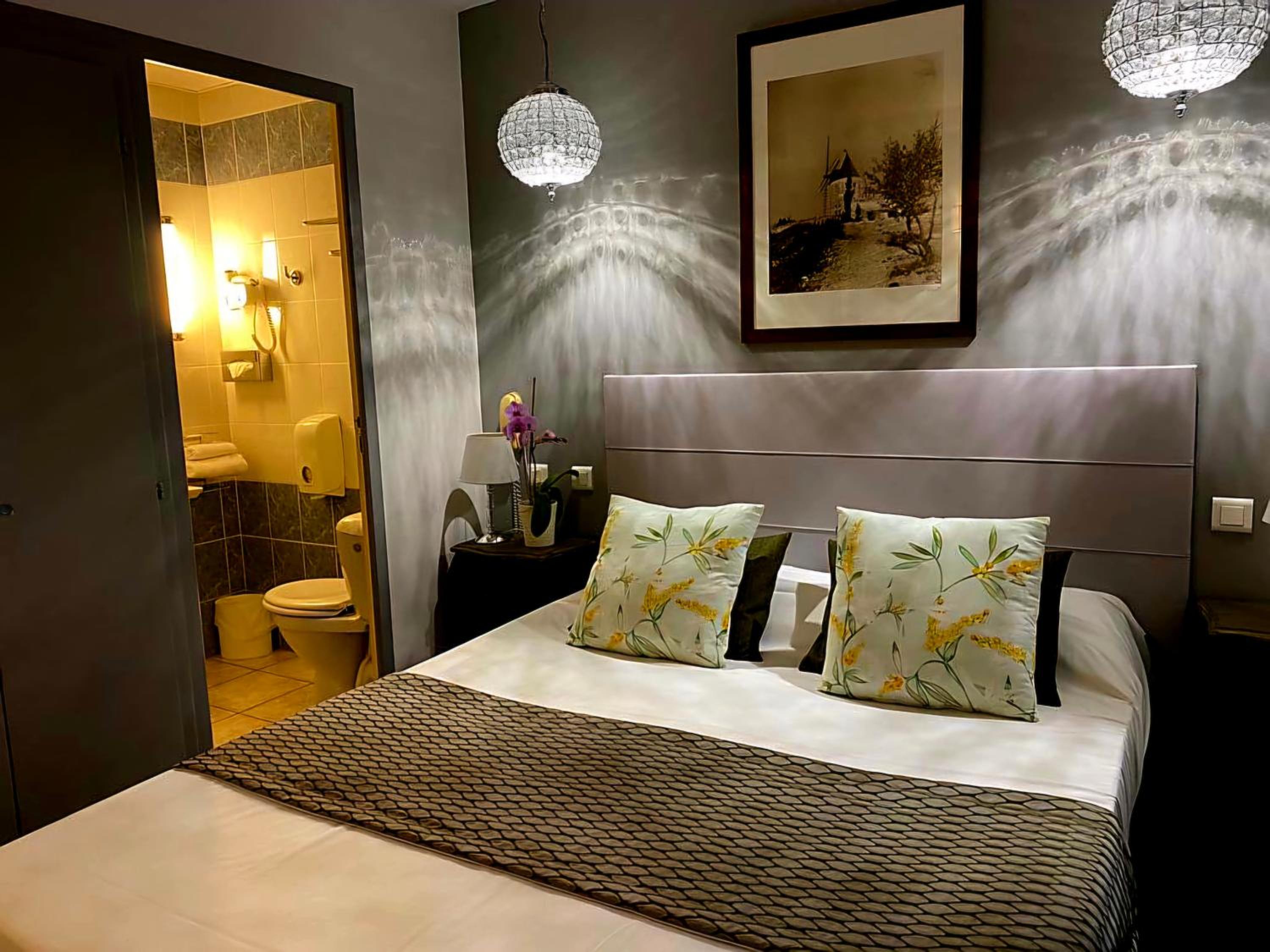 Standard Double Room (12 m2) - Photo 10