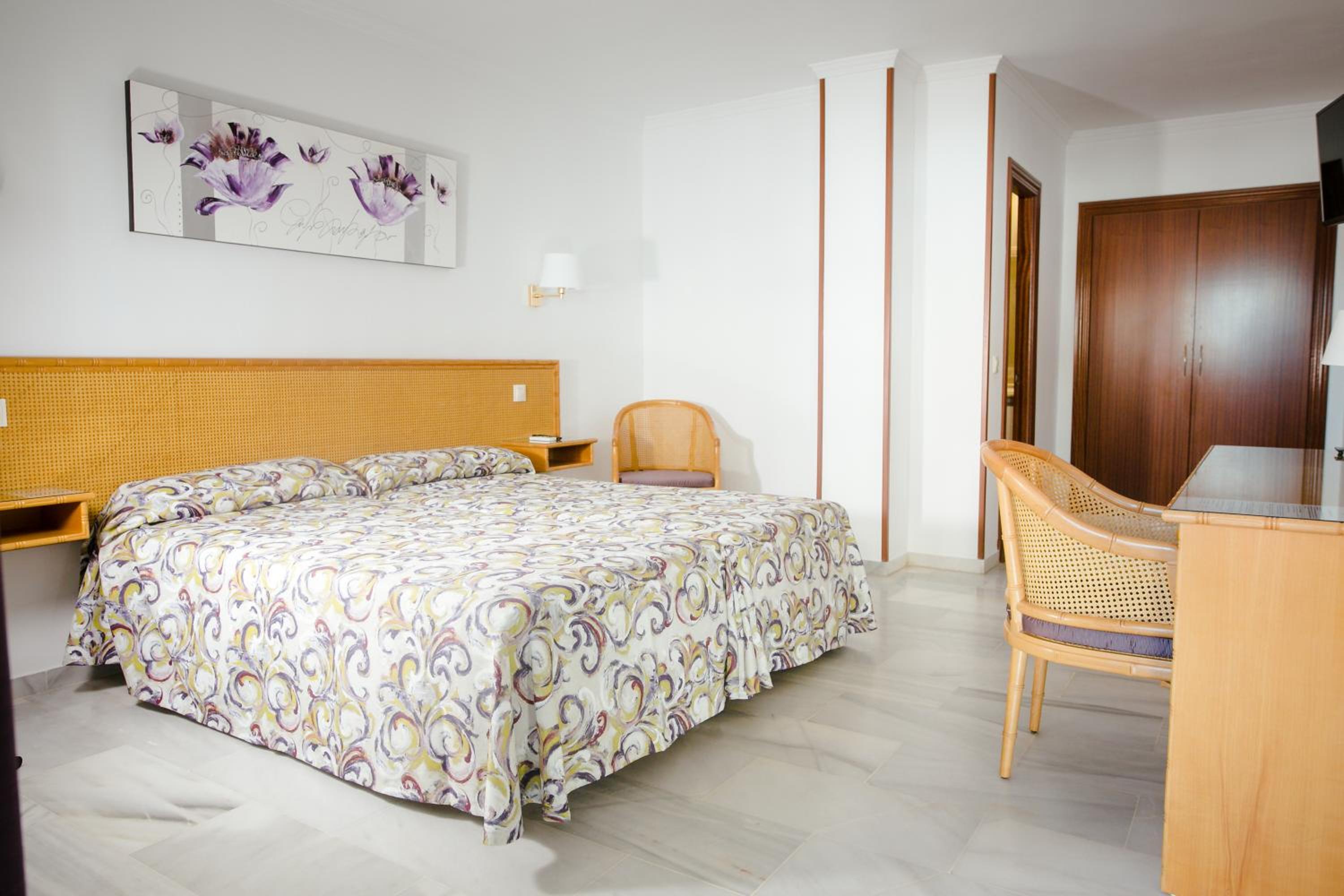 Double or Twin Room - Photo 4