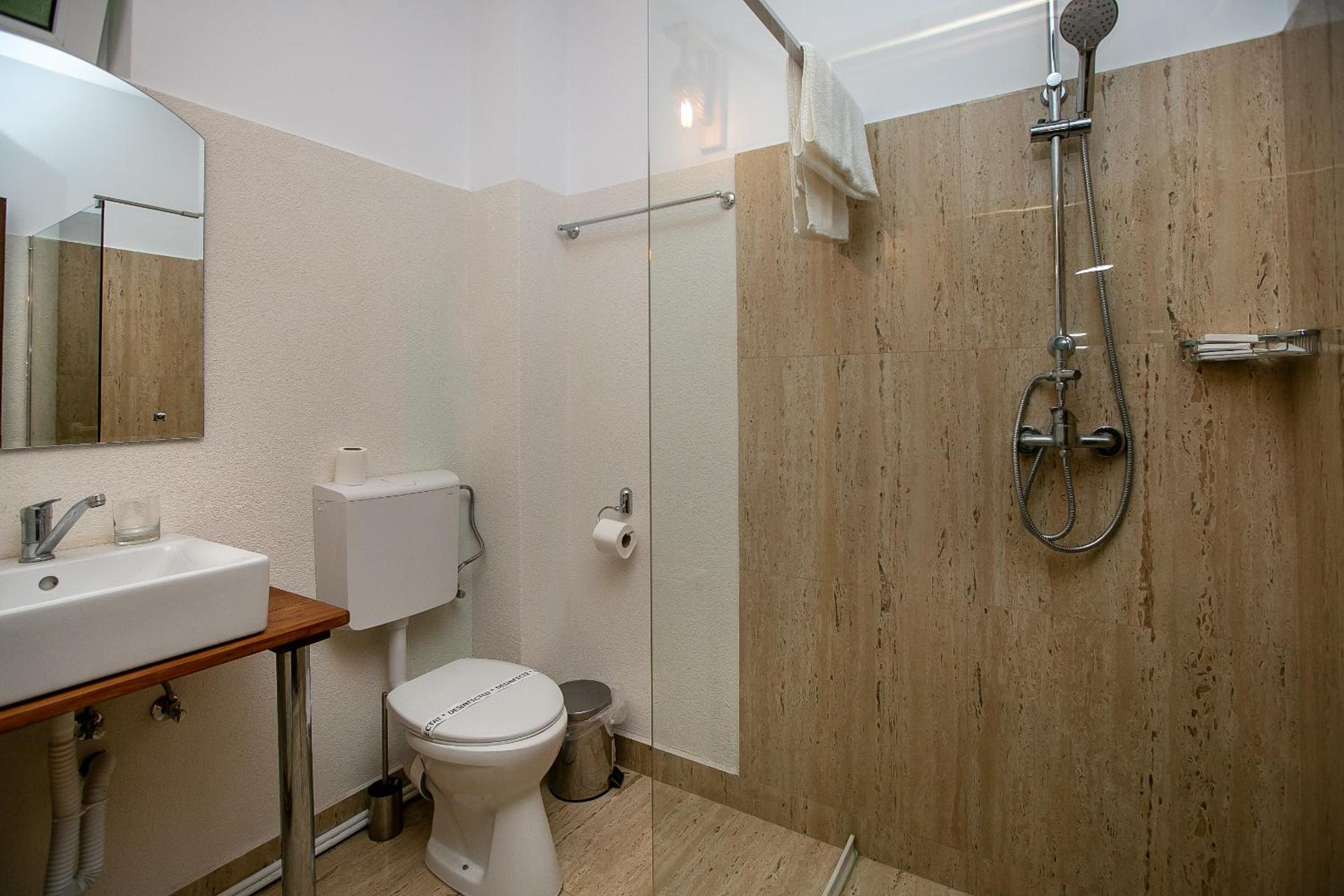 Triple Room with Bathroom photo 2