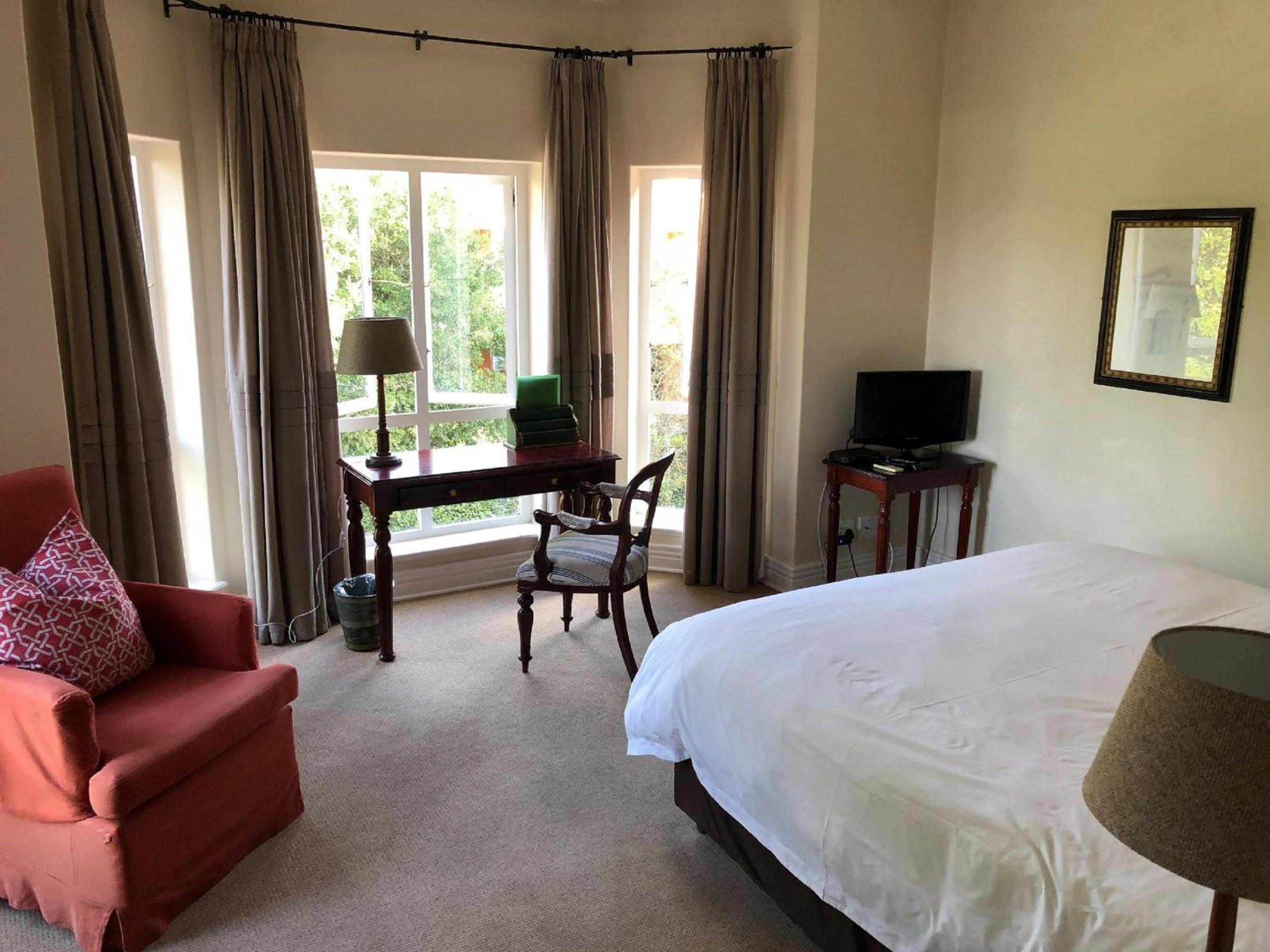 Deluxe King Suite photo 2