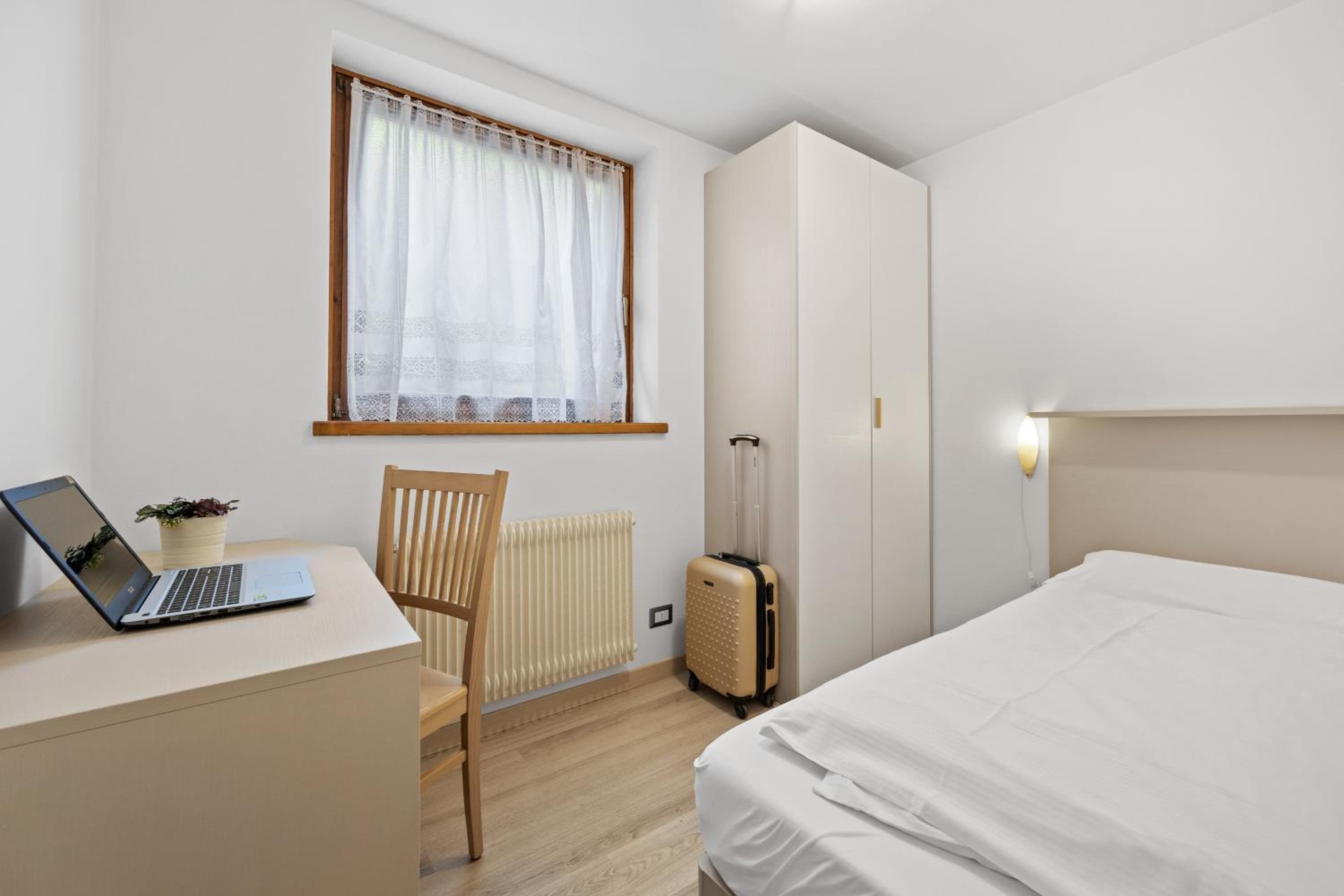 Two-Bedroom Apartment (5 People) photo 2