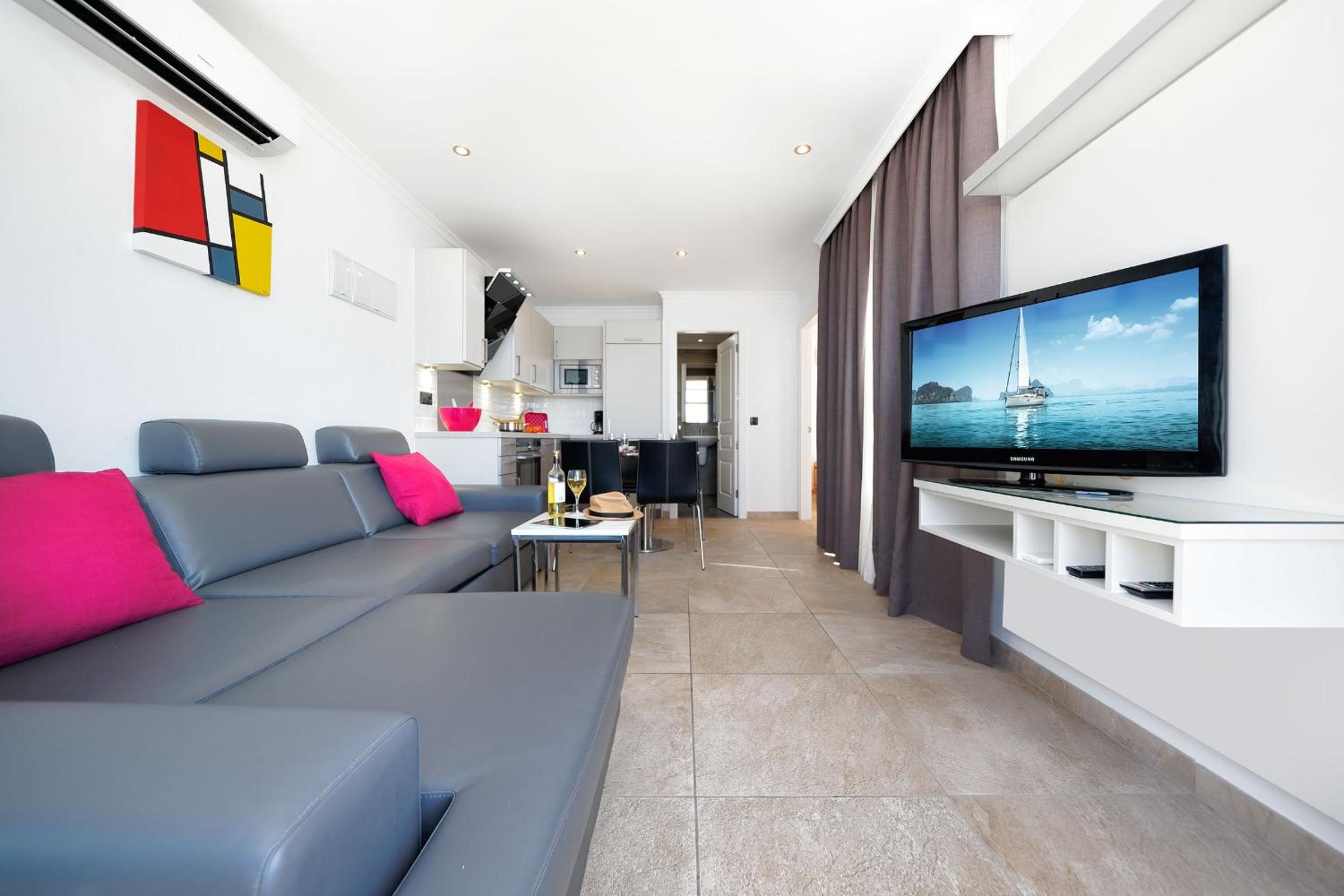 Apartamento Deluxe de Dos Dormitorios con vista al mar (2-6 adultos)