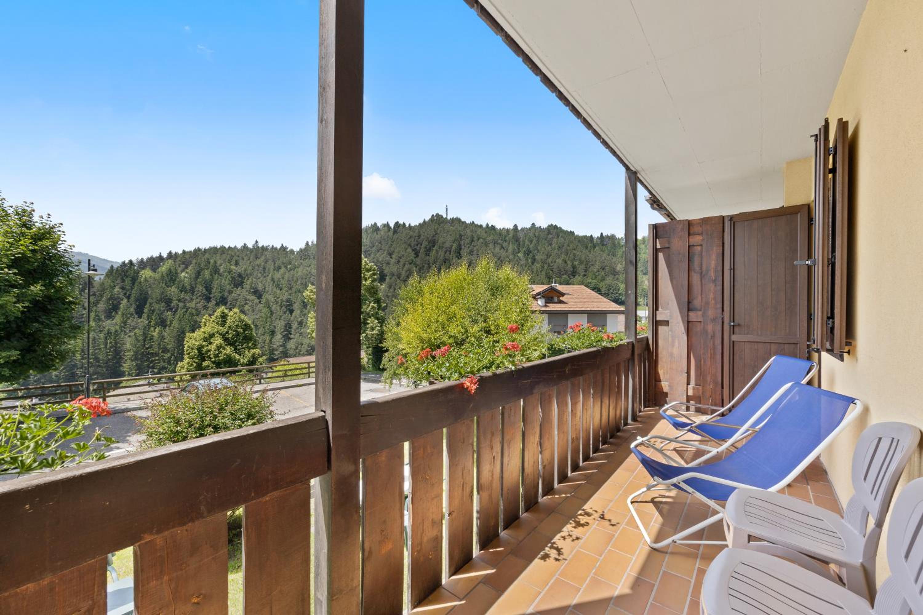 One-Bedroom Apartment with mountain view (5 people) photo 3