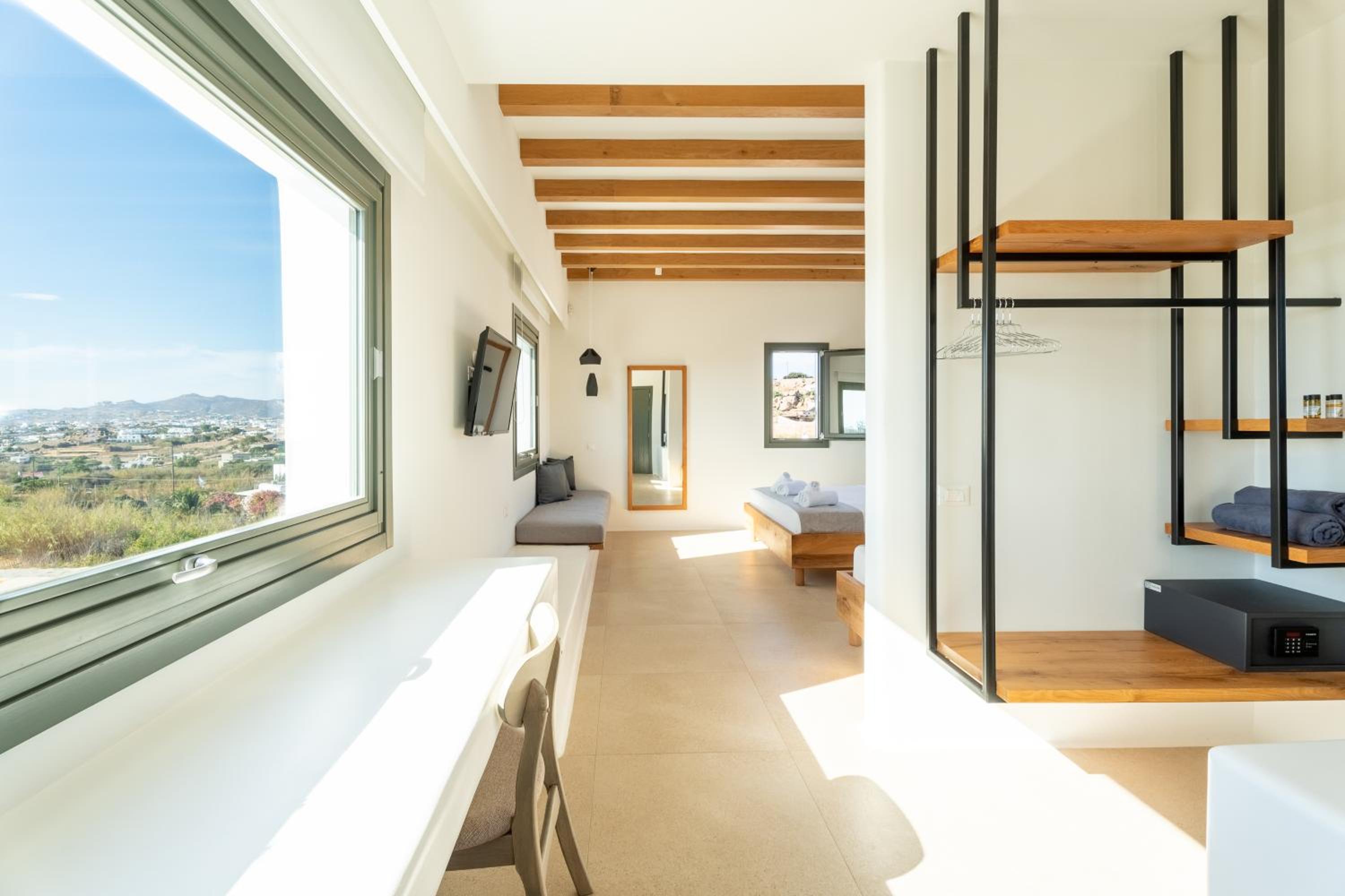 One-Bedroom Apartment with Balcony and Sea View photo 1