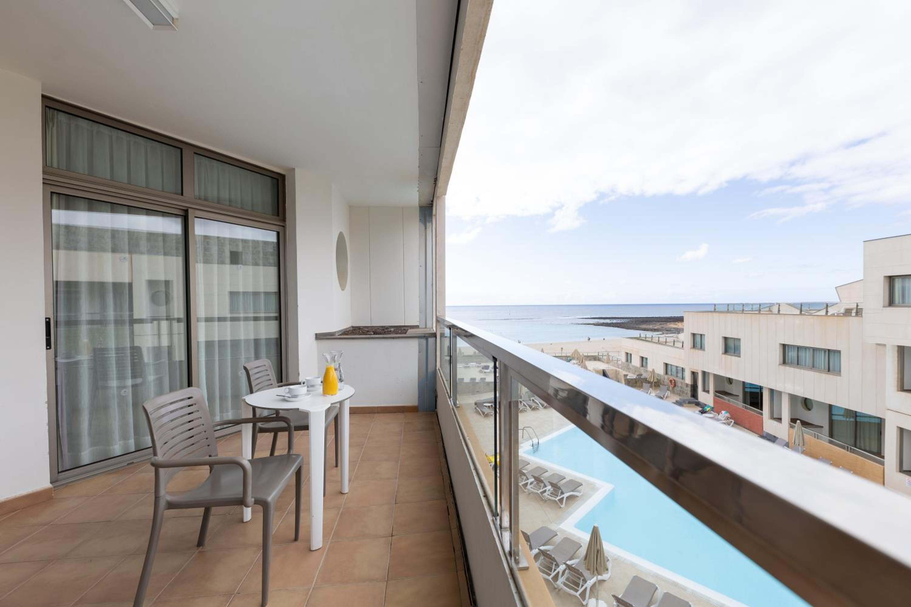Junior Suite with Sea View thumbnail 6