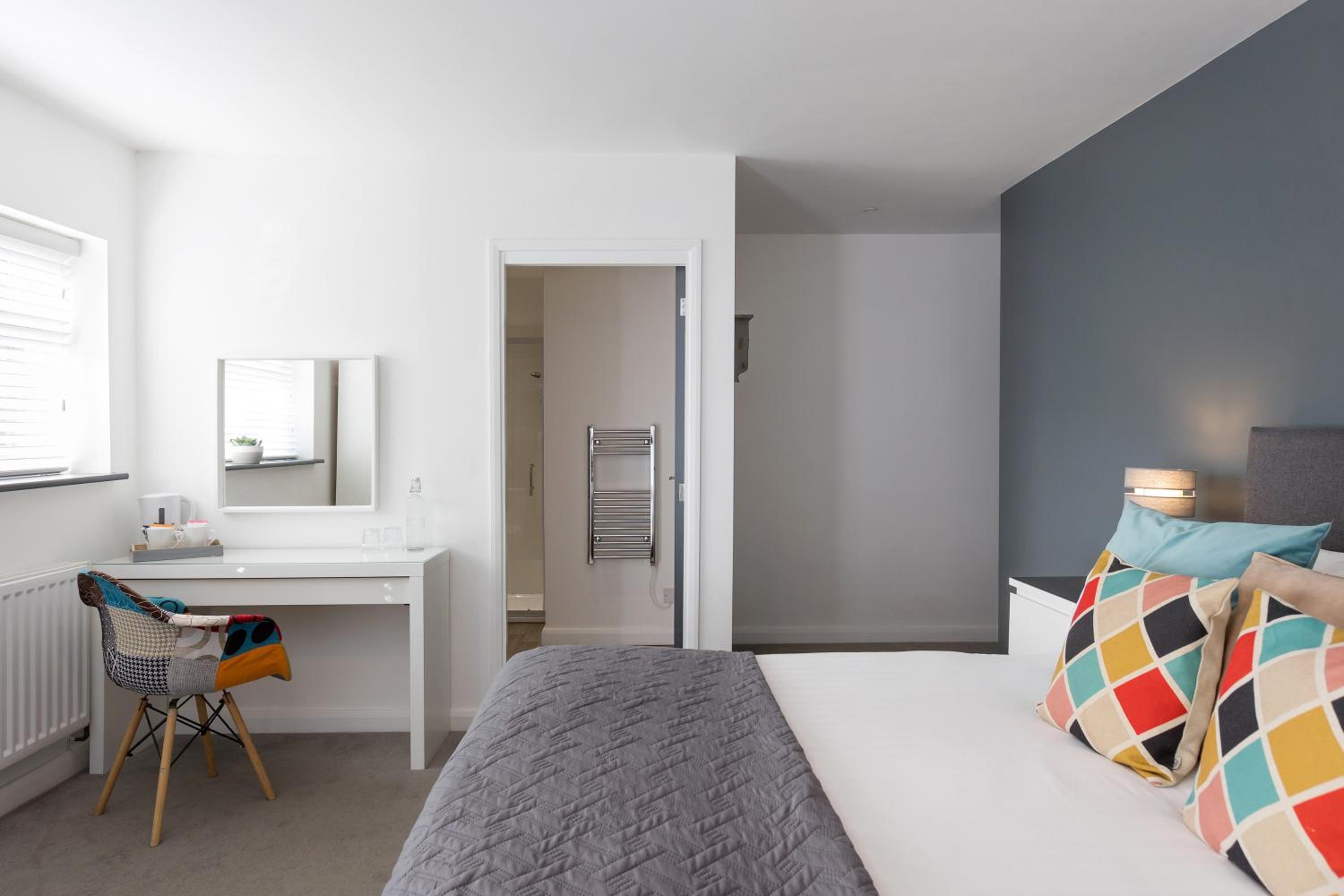 Deluxe Superking or Twin Room with Balcony - Photo 8