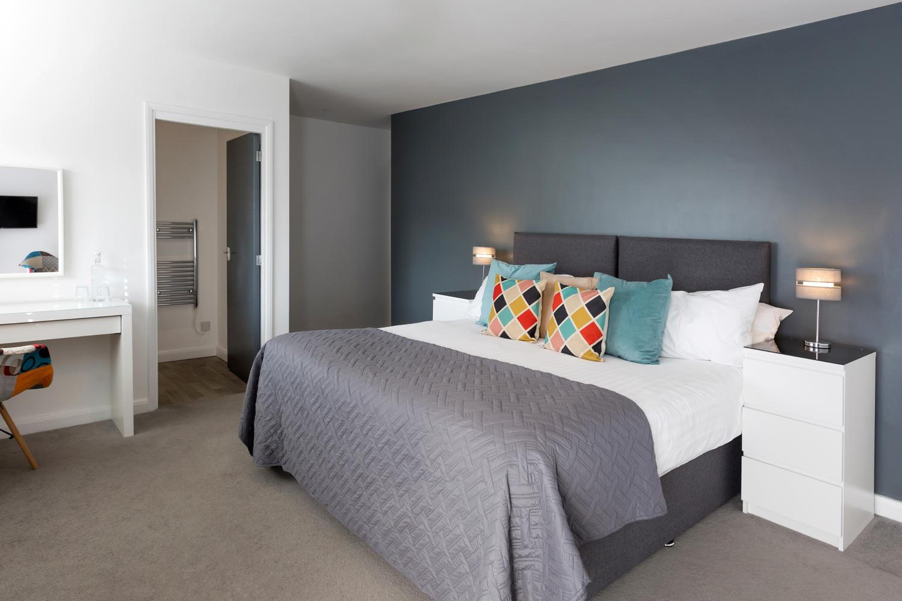 Deluxe Superking or Twin Room with Balcony - Photo 12