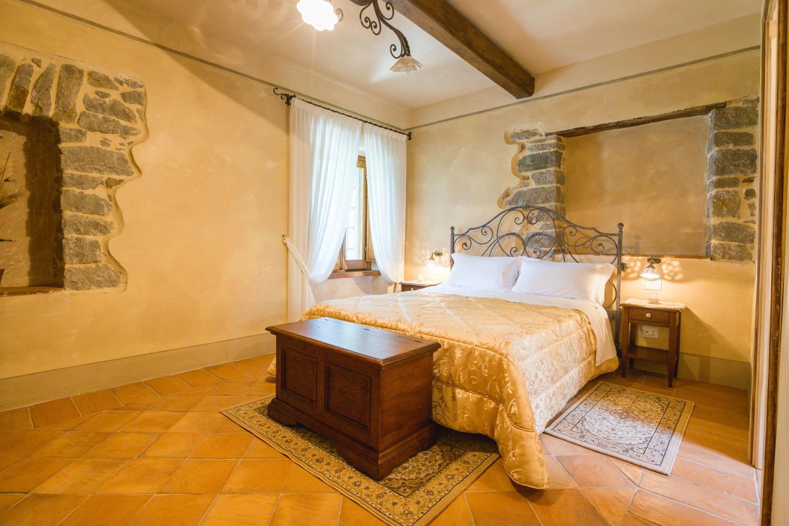 Double Room - Photo 5