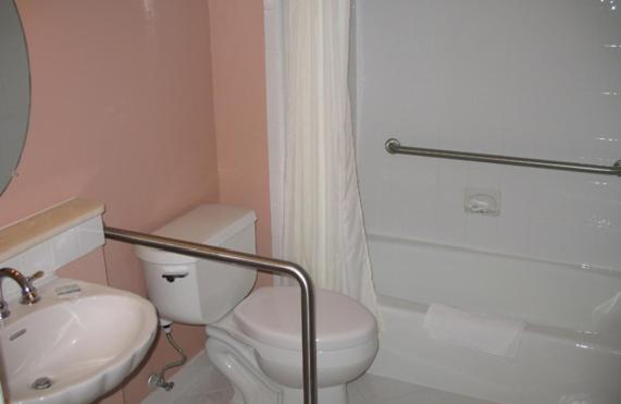 Queen Room with Two Queen Beds photo 3
