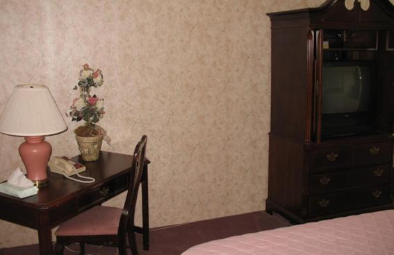 Queen Room with Two Queen Beds, photo 7