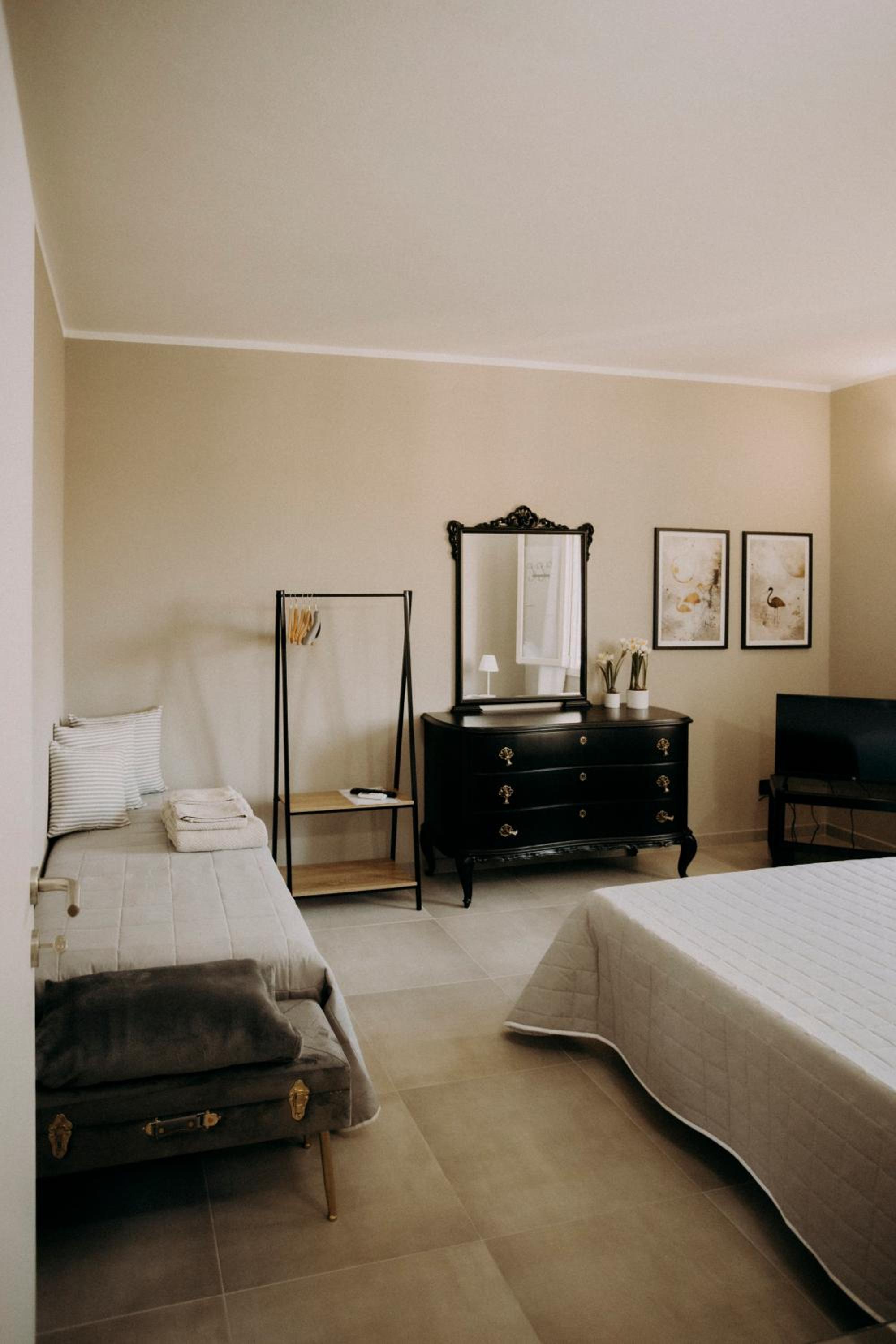 Large Double Room photo 1