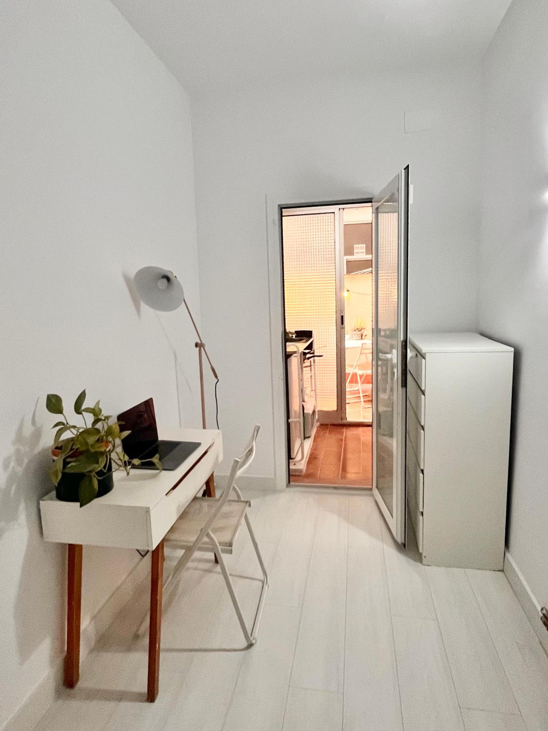 One-Bedroom Apartment photo 2