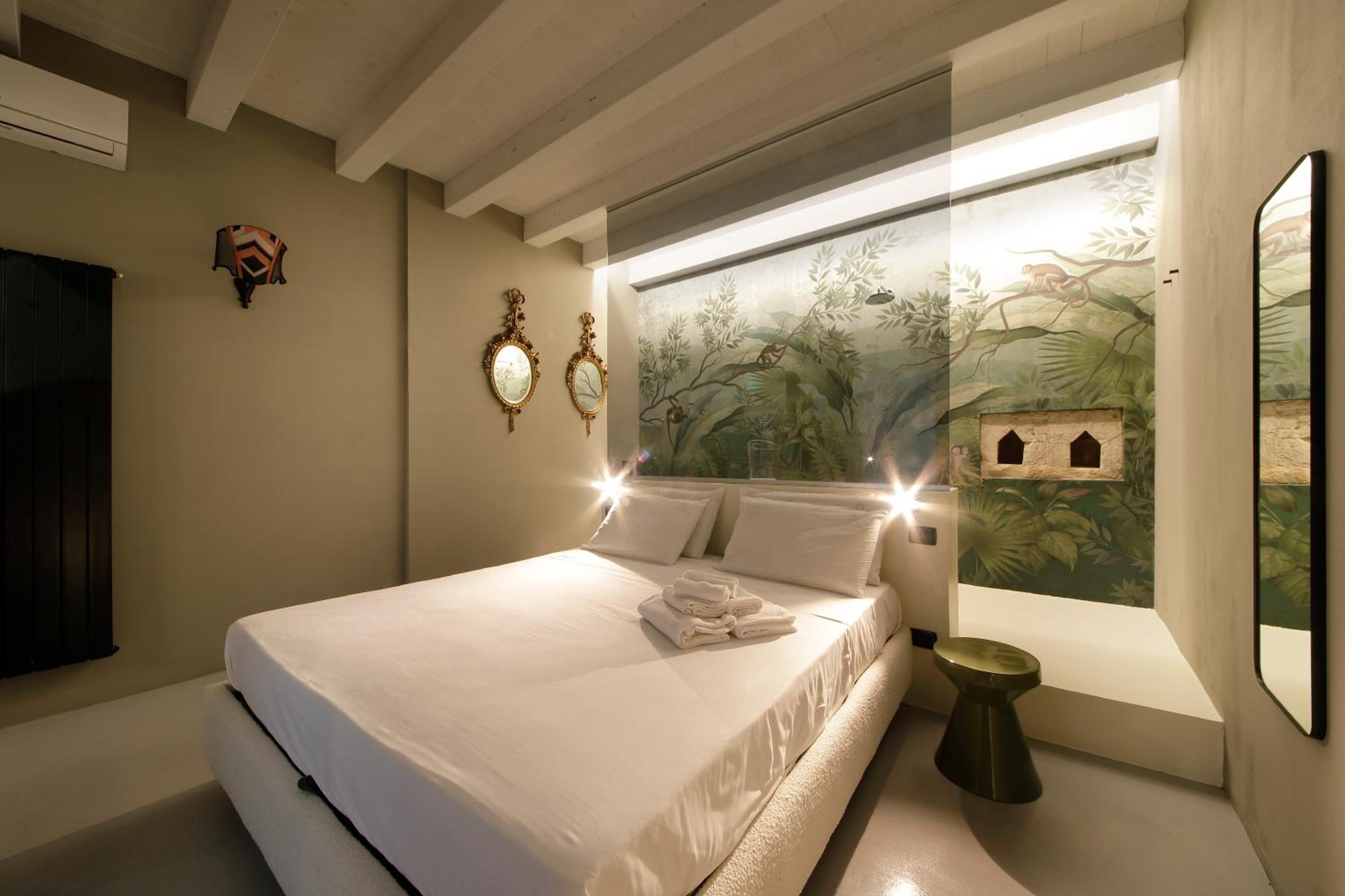 King Room with Spa Bath - Photo 17