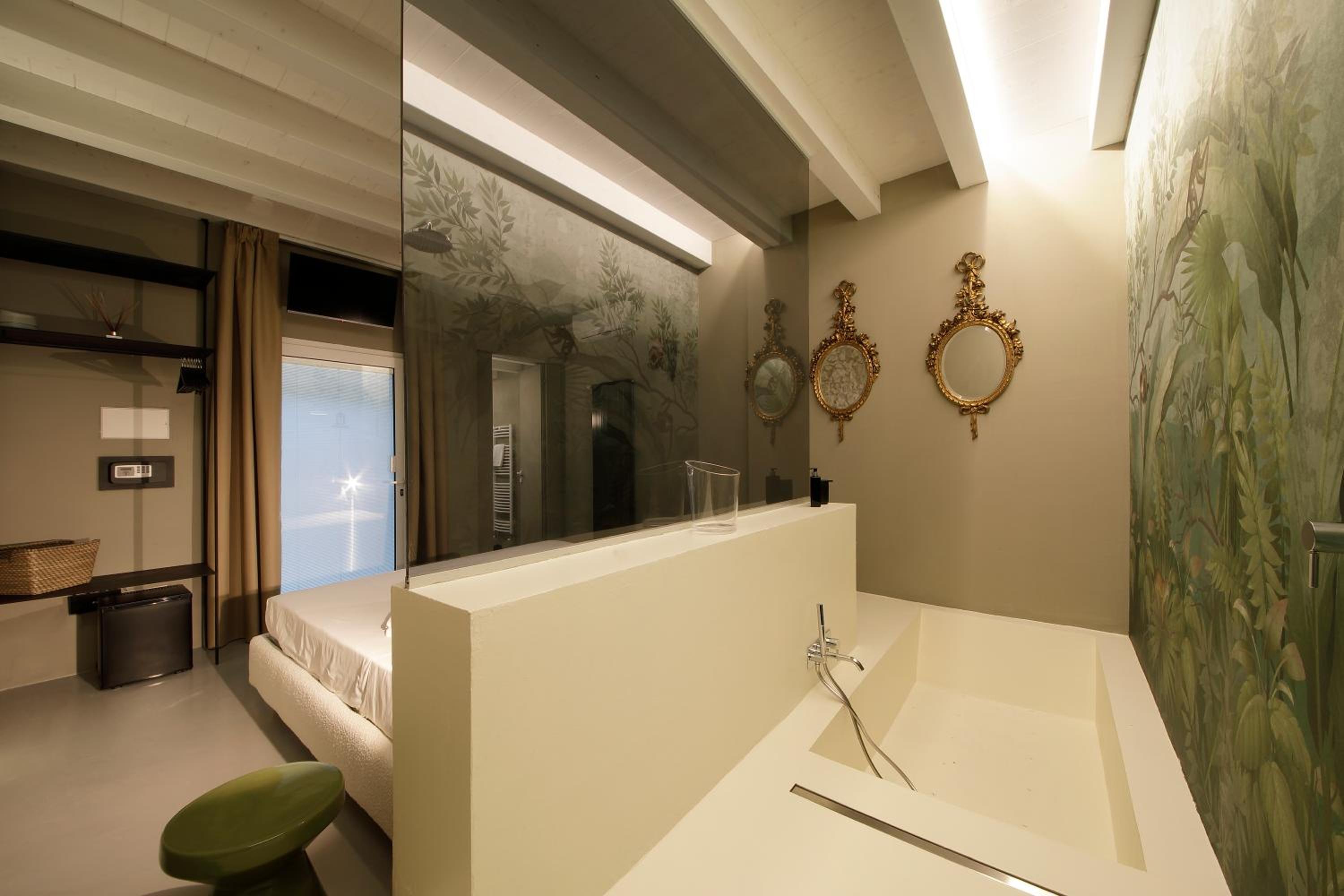 King Room with Spa Bath - Photo 15