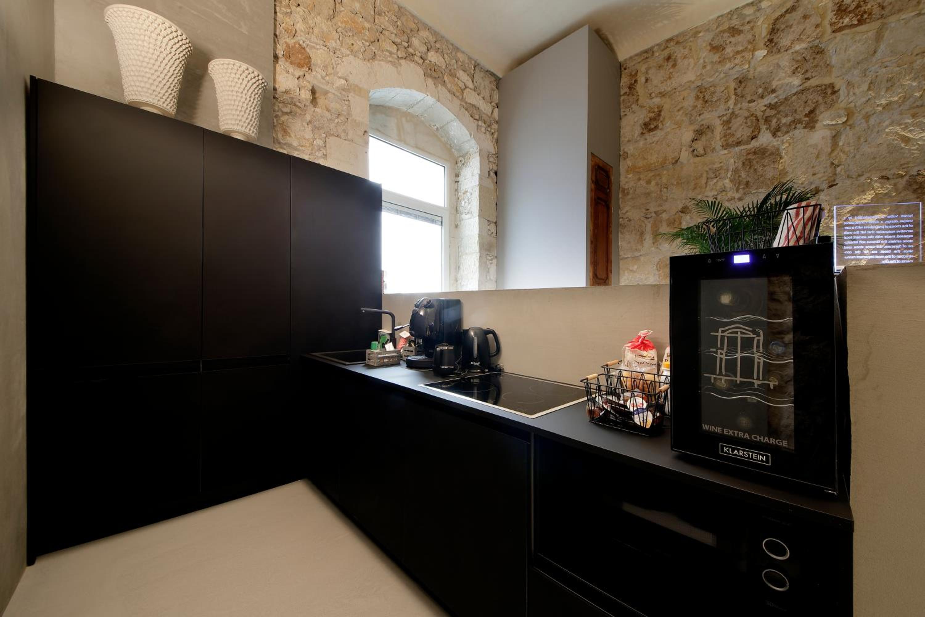 Double Room with Spa Bath - Photo 12