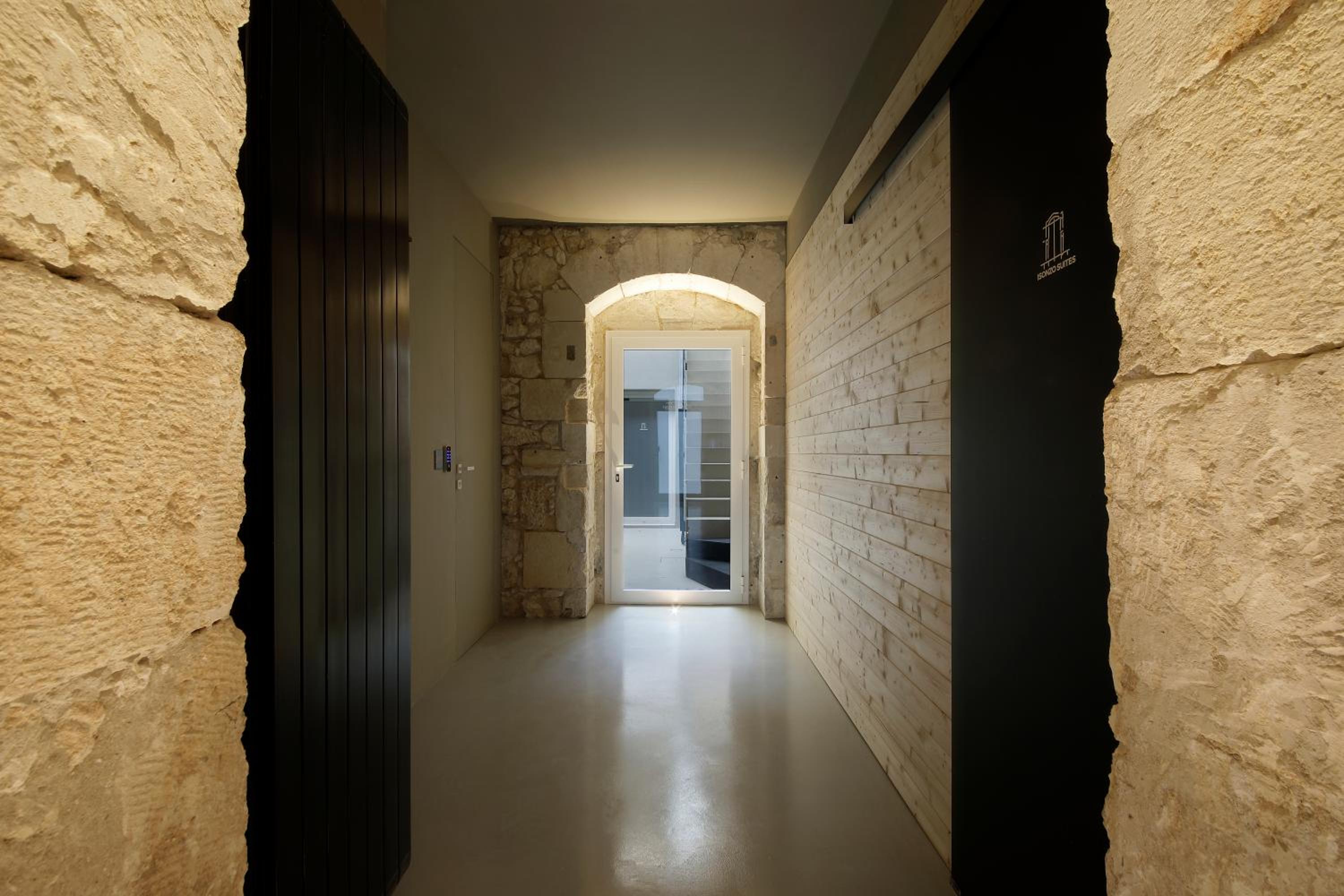 Double Room with Spa Bath - Photo 11
