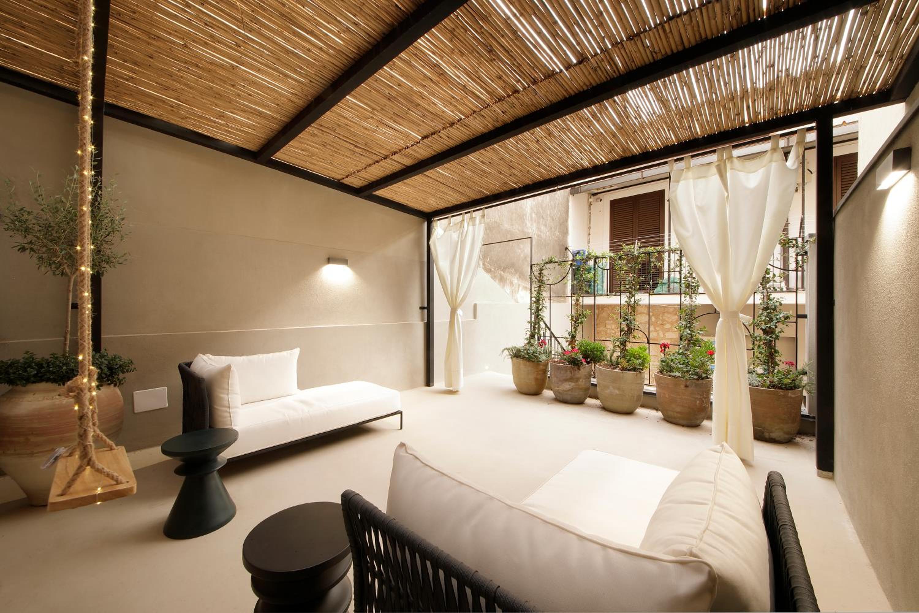 Double Room with Spa Bath - Photo 9